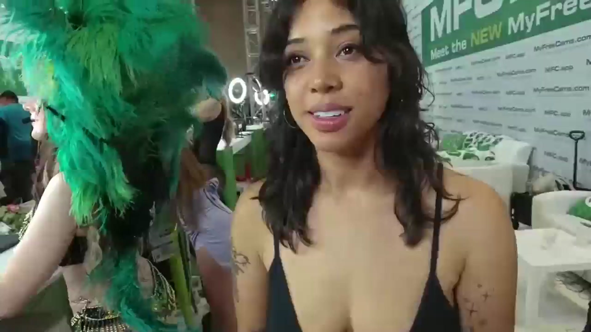 Gallery image thumbnail from KissingHigh's myfreecams stream on, 01/23/2026, 03:16 image 13 of 20