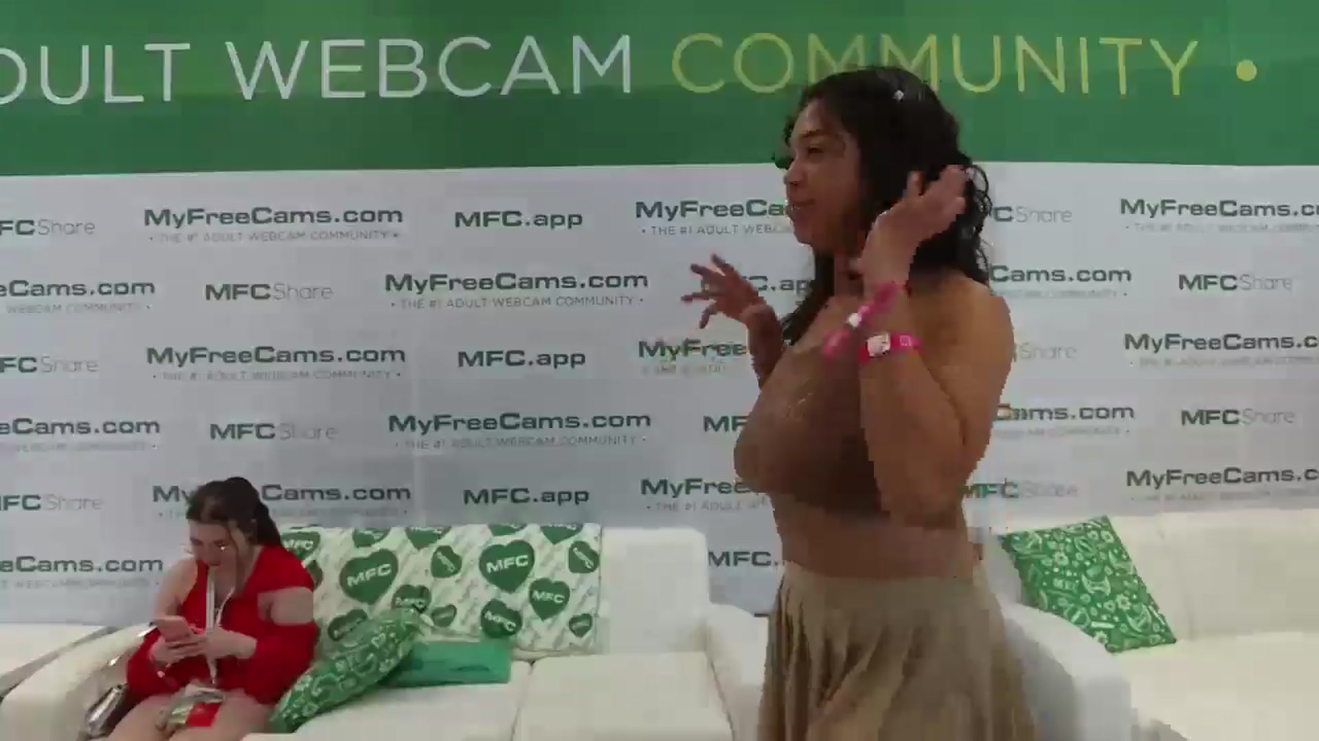 Gallery image thumbnail from KissingHigh's myfreecams stream on, 01/24/2026, 03:59 image 15 of 20