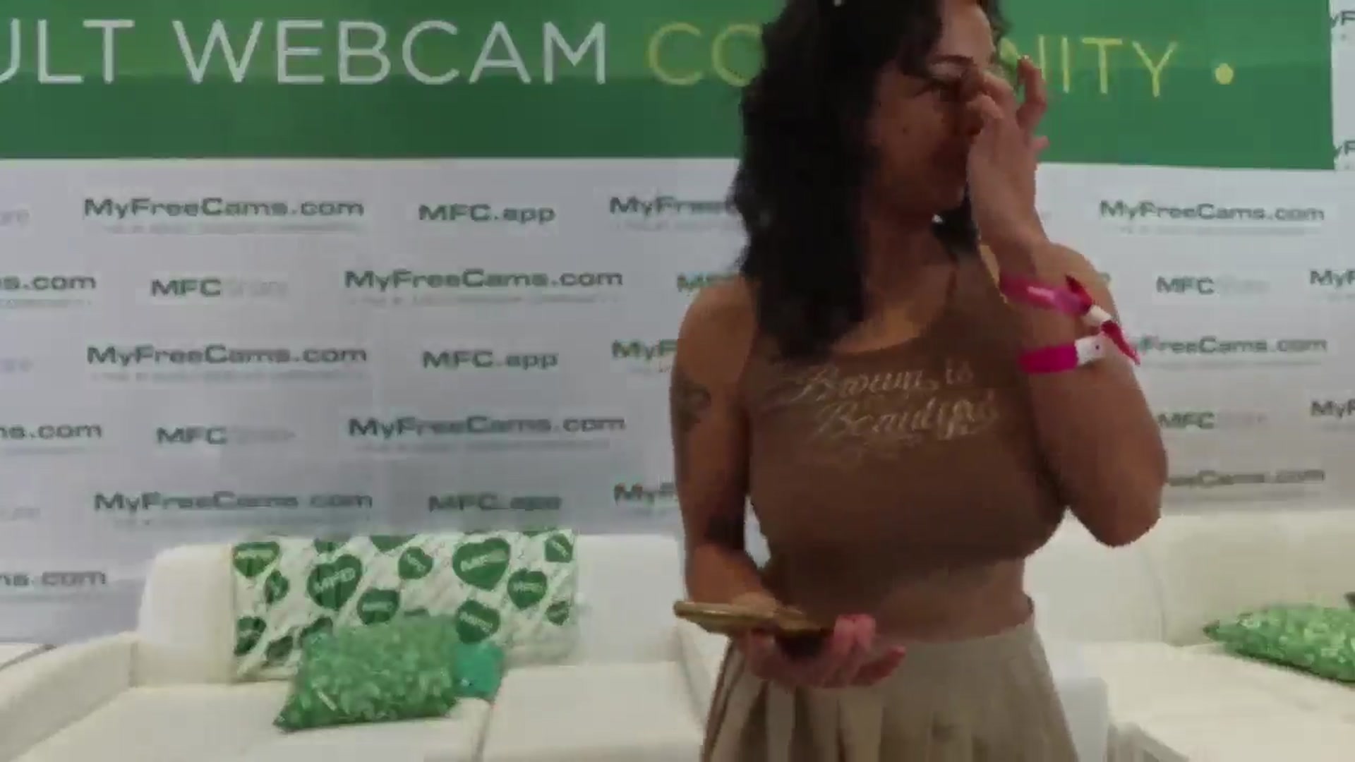 Gallery image thumbnail from KissingHigh's myfreecams stream on, 01/24/2026, 03:59 image 7 of 20