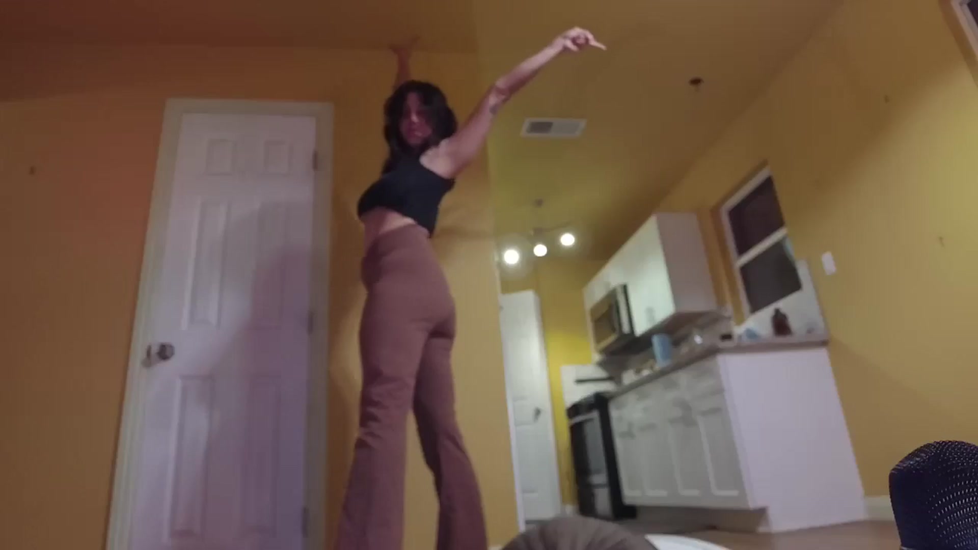 Gallery image thumbnail from KissingHigh's myfreecams stream on, 01/27/2026, 03:55 image 7 of 20