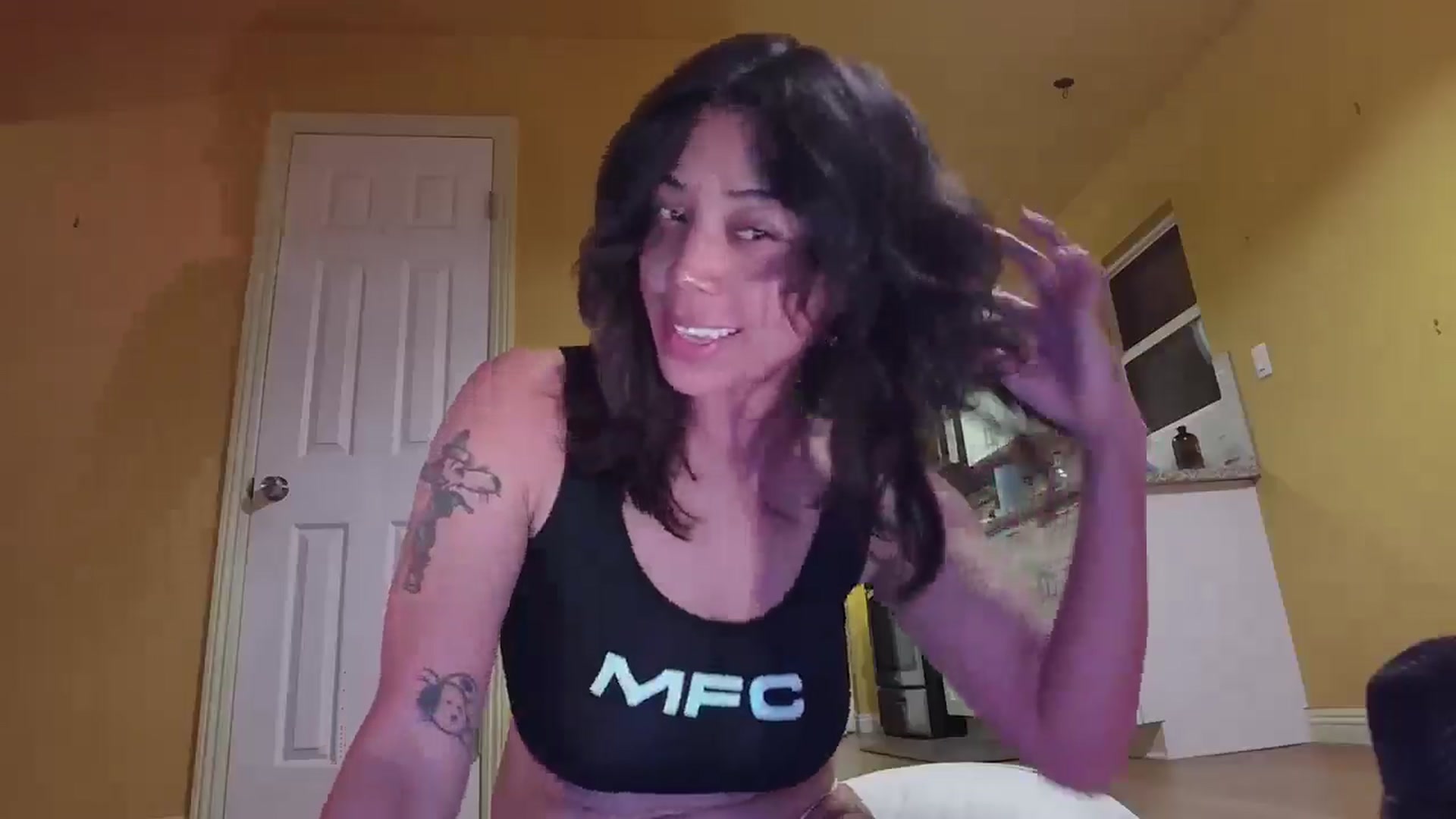 Gallery image thumbnail from KissingHigh's myfreecams stream on, 01/27/2026, 03:55 image 3 of 20