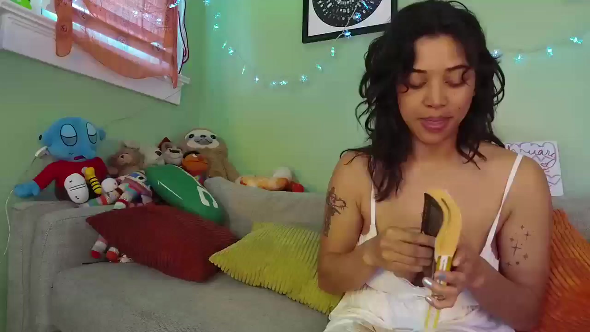 Gallery image thumbnail from KissingHigh's myfreecams stream on, 02/15/2026, 19:06 image 1 of 20