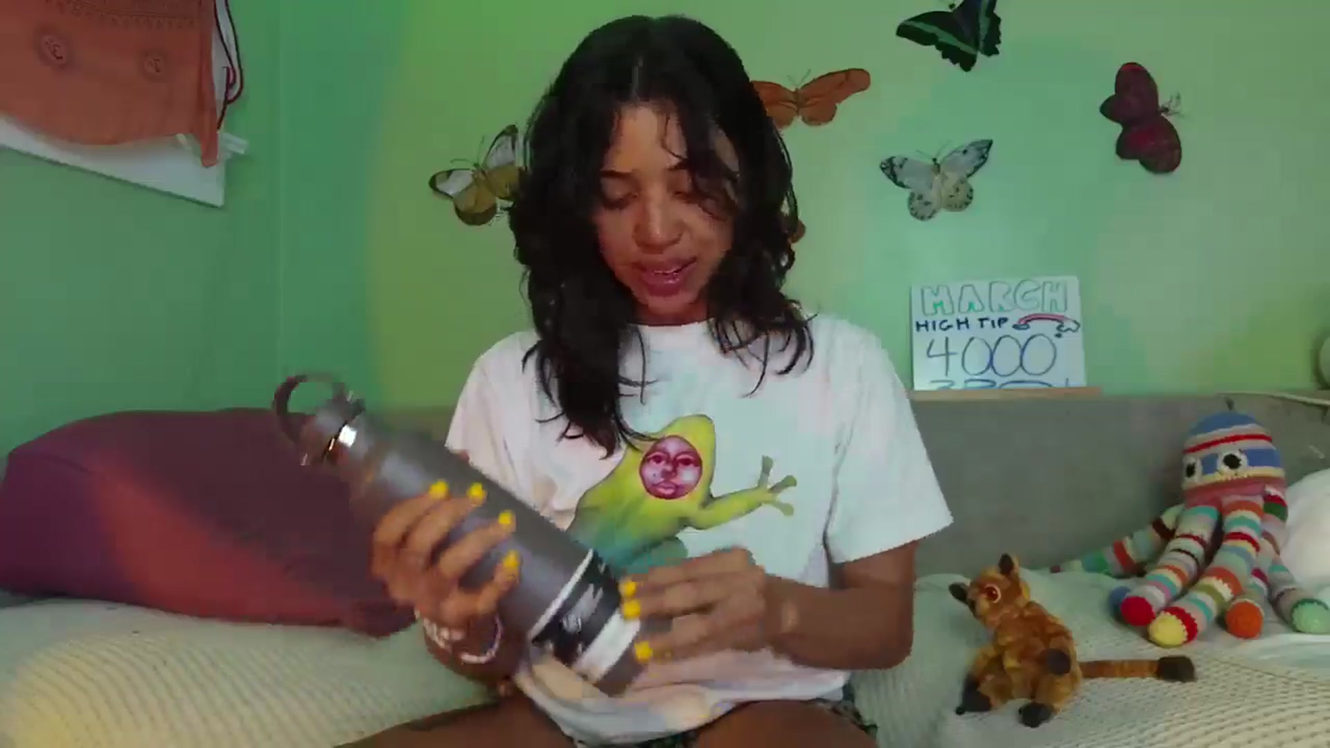 Gallery image thumbnail from KissingHigh's myfreecams stream on, 03/31/2026, 02:42 image 9 of 20