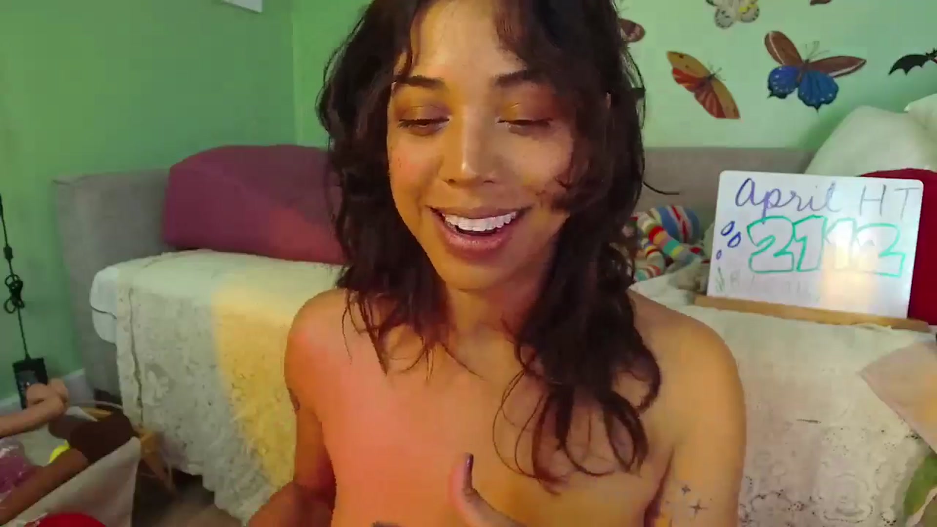 Gallery image thumbnail from KissingHigh's myfreecams stream on, 04/14/2026, 03:03 image 18 of 20