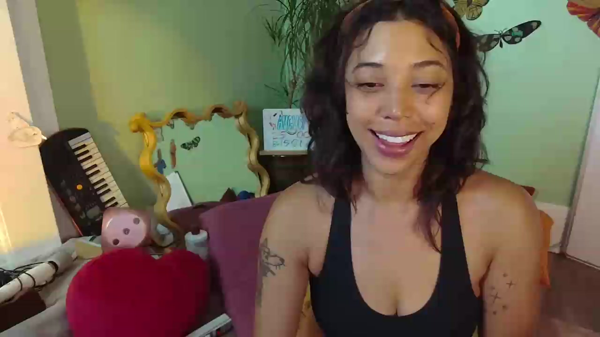 Gallery image thumbnail from KissingHigh's myfreecams stream on, 08/23/2026, 02:56 image 1 of 20
