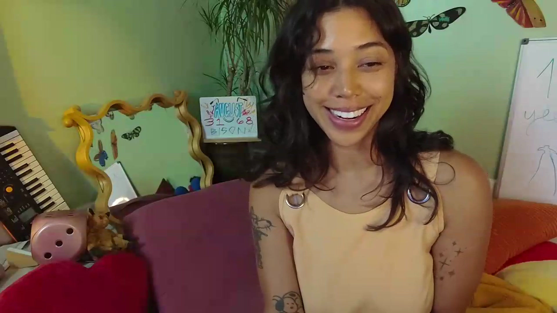 Gallery image thumbnail from KissingHigh's myfreecams stream on, 08/25/2026, 03:03 image 4 of 20