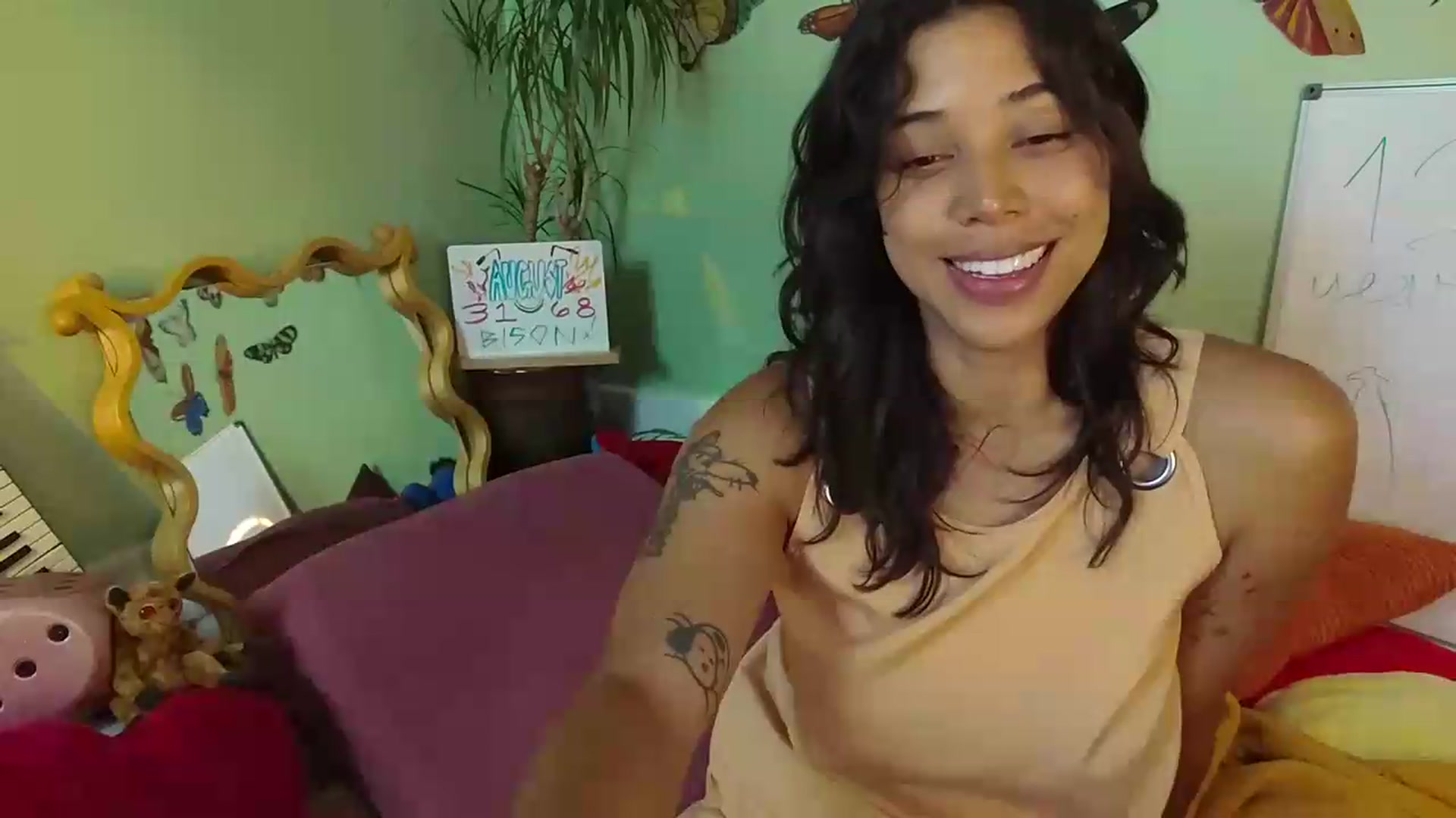 Gallery image thumbnail from KissingHigh's myfreecams stream on, 08/25/2026, 03:03 image 12 of 20