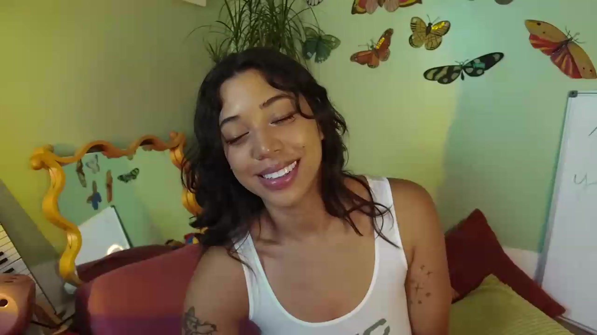 Gallery image thumbnail from KissingHigh's myfreecams stream on, 08/27/2026, 03:14 image 8 of 20