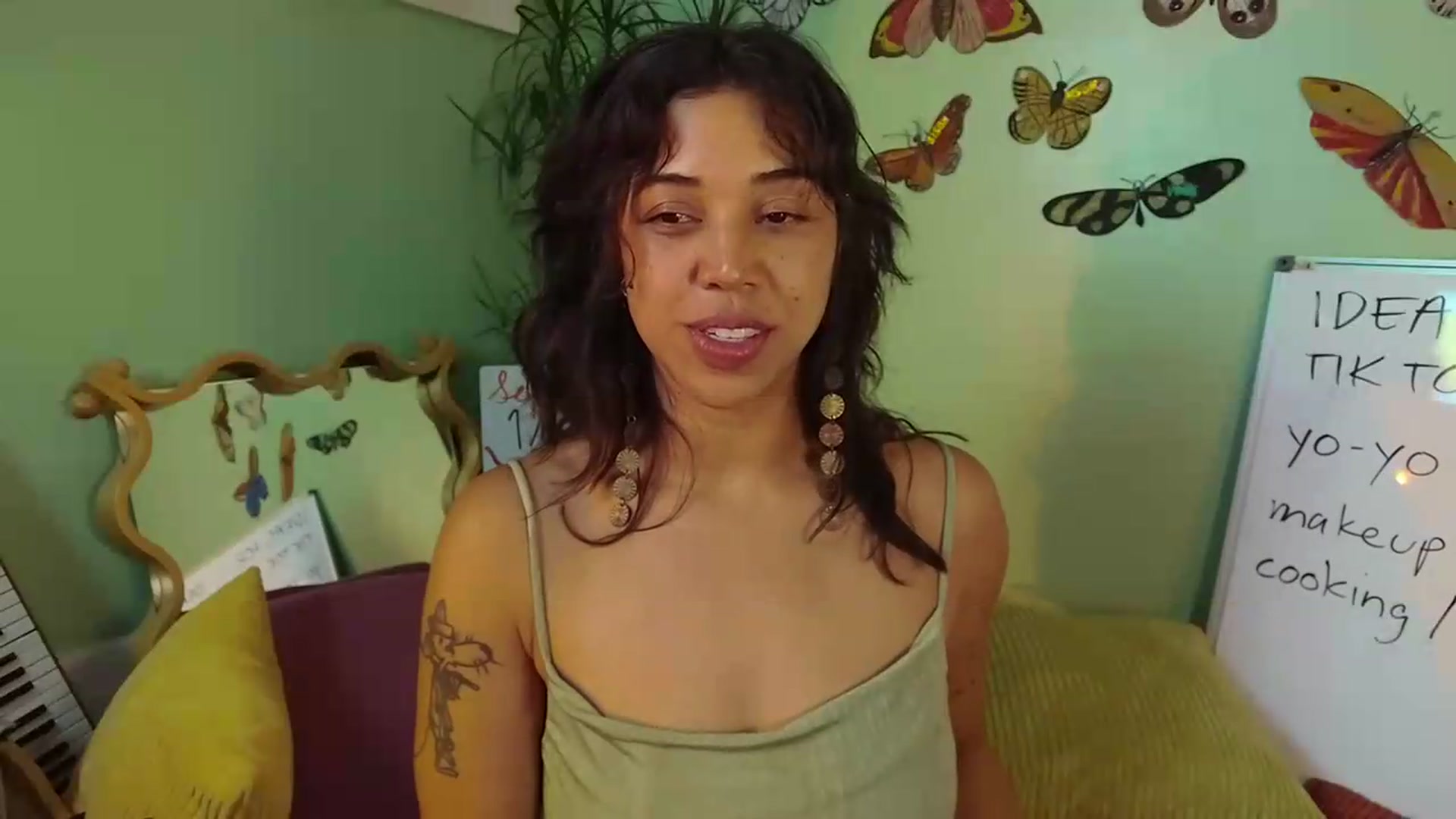 Gallery image thumbnail from KissingHigh's myfreecams stream on, 09/11/2026, 02:45 image 5 of 20
