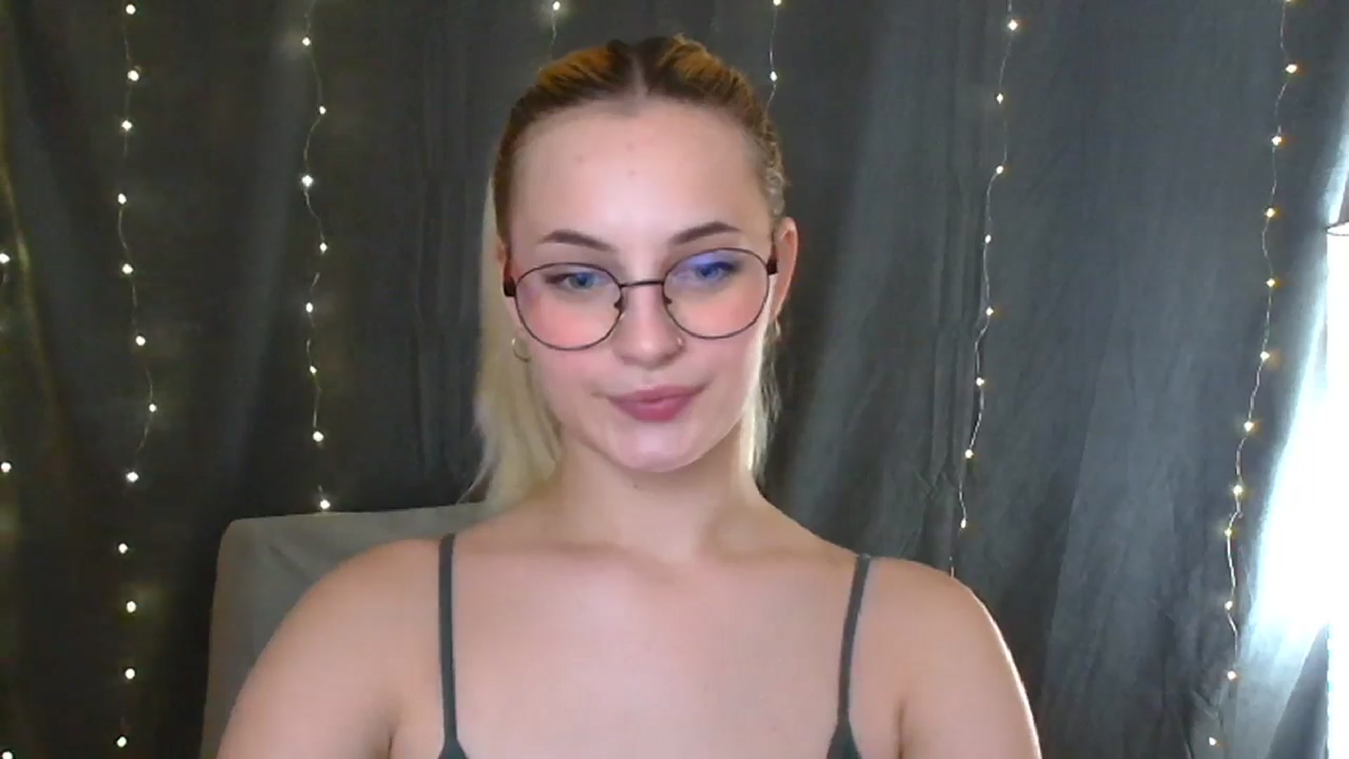 Gallery image thumbnail from Kissismimy's myfreecams stream on, 07/13/2024, 10:36 image 12 of 20