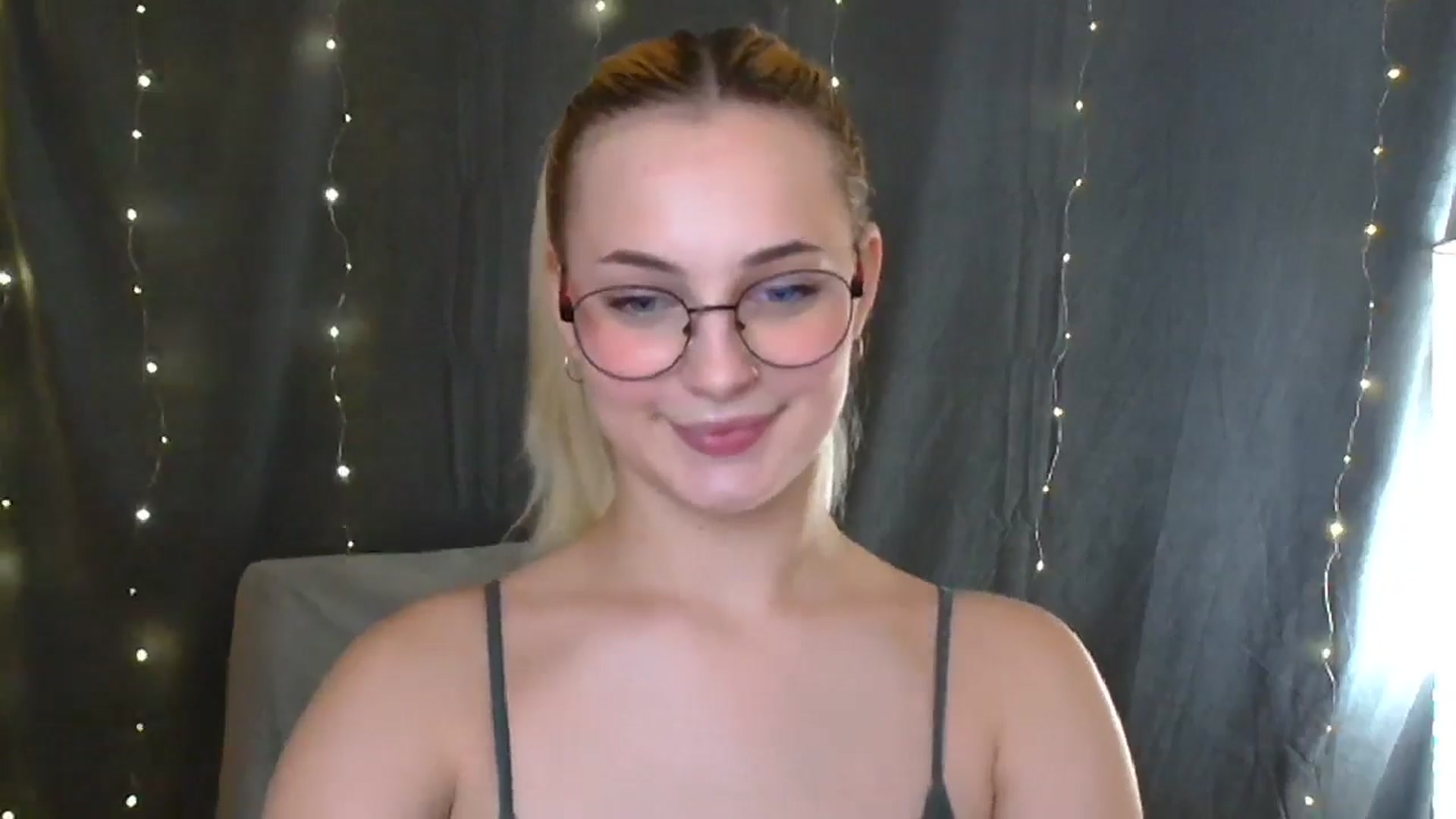 Gallery image thumbnail from Kissismimy's myfreecams stream on, 07/13/2024, 10:36 image 10 of 20