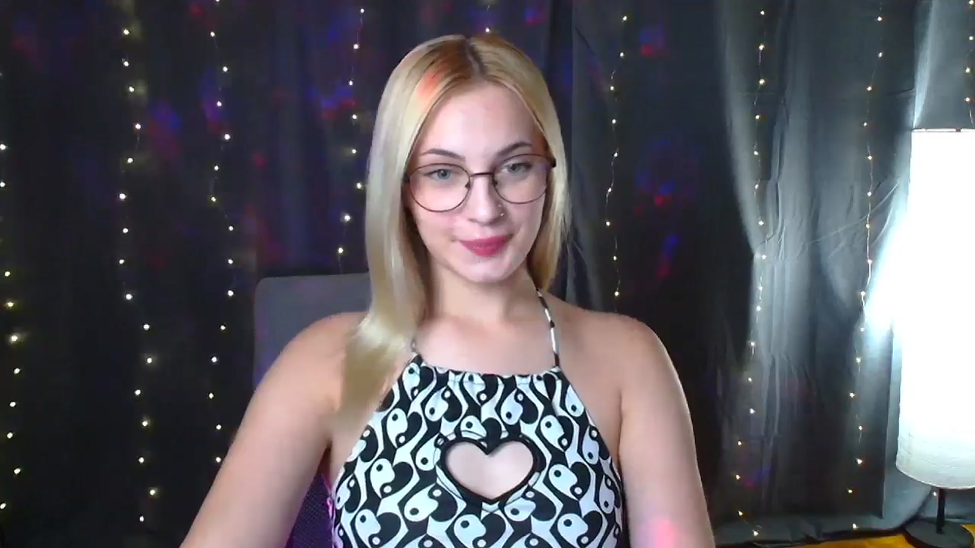 Gallery image thumbnail from Kissismimy's myfreecams stream on, 08/05/2024, 16:52 image 17 of 20