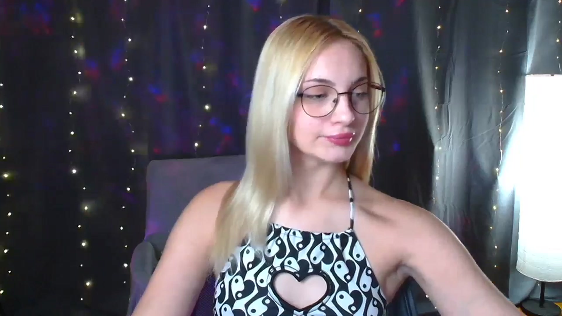 Gallery image thumbnail from Kissismimy's myfreecams stream on, 08/05/2024, 16:52 image 18 of 20