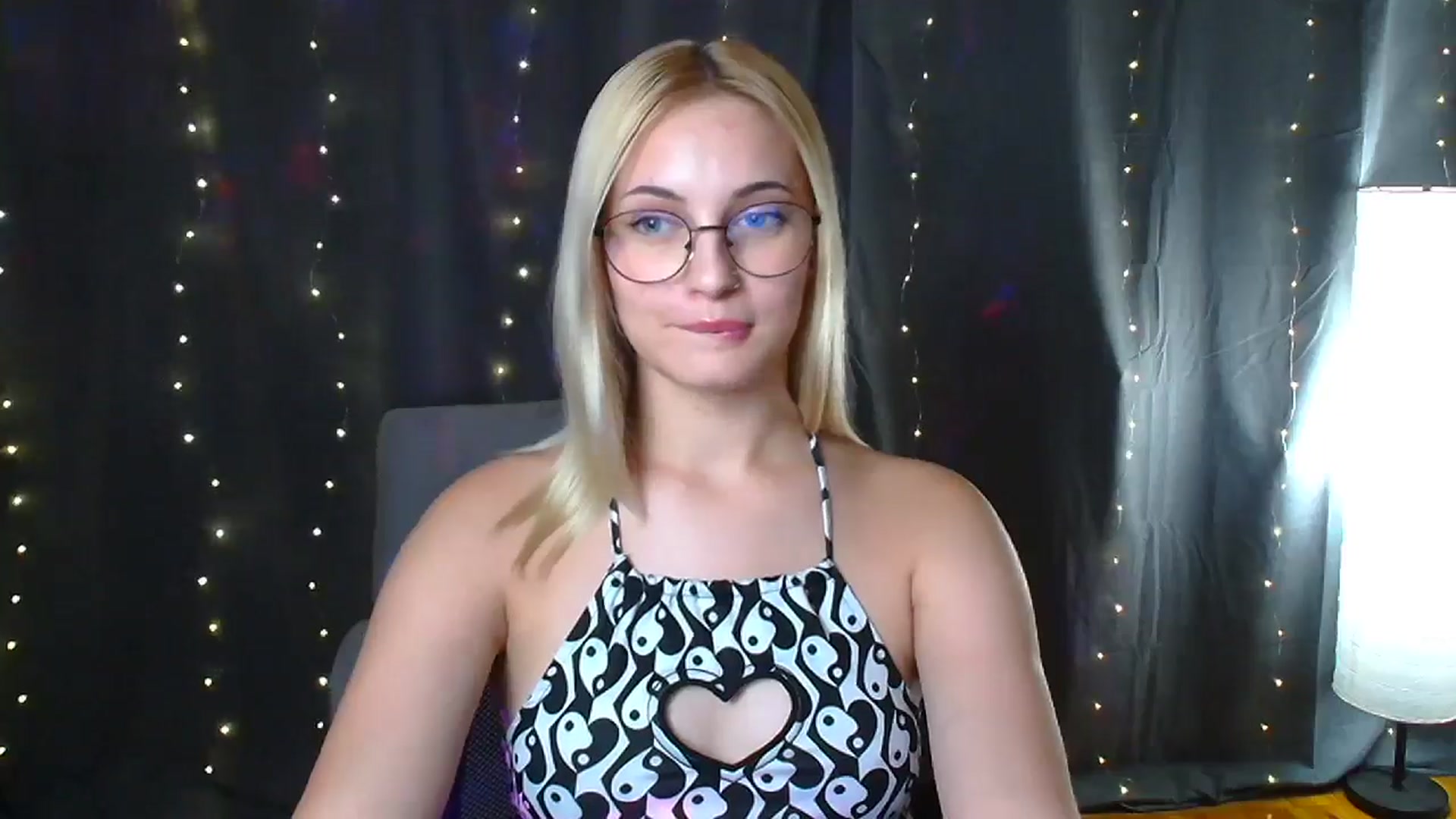 Gallery image thumbnail from Kissismimy's myfreecams stream on, 08/05/2024, 19:39 image 15 of 20