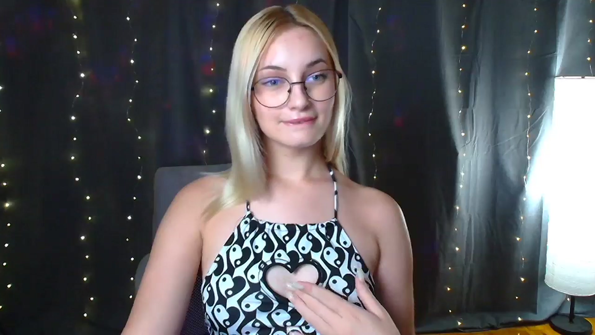 Gallery image thumbnail from Kissismimy's myfreecams stream on, 08/05/2024, 19:39 image 19 of 20