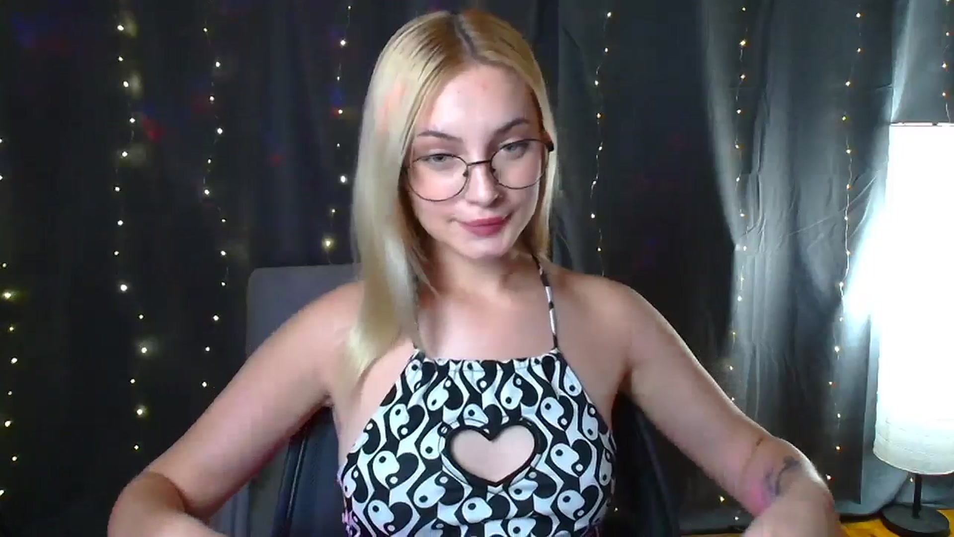 Gallery image thumbnail from Kissismimy's myfreecams stream on, 08/05/2024, 19:39 image 3 of 20