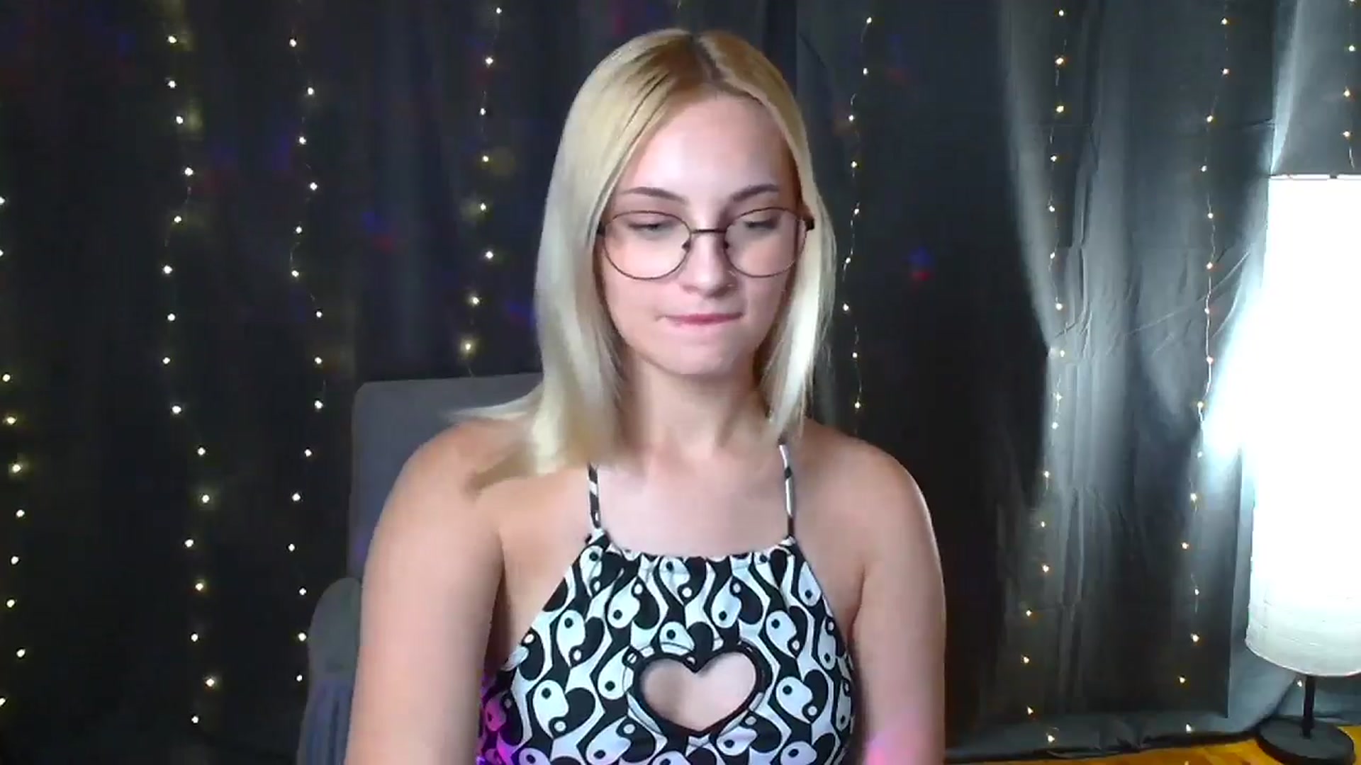 Gallery image thumbnail from Kissismimy's myfreecams stream on, 08/05/2024, 19:39 image 18 of 20