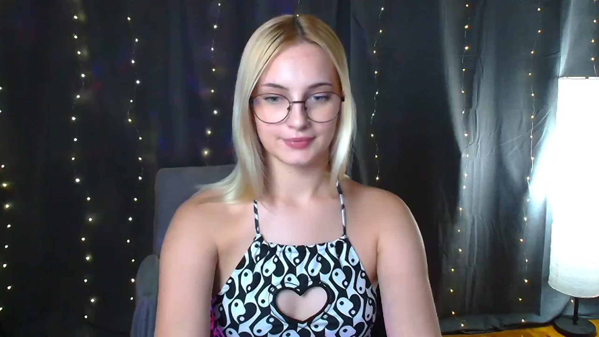 Gallery image thumbnail from Kissismimy's myfreecams stream on, 08/05/2024, 19:39 image 17 of 20