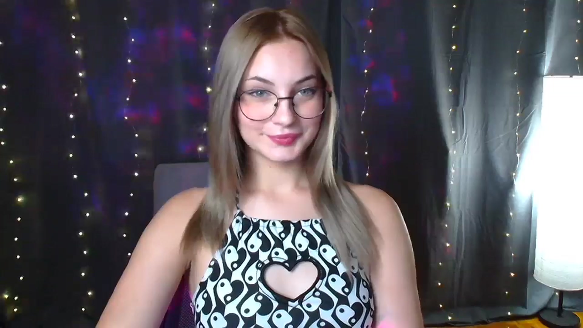 Gallery image thumbnail from Kissismimy's myfreecams stream on, 08/08/2024, 12:33 image 8 of 20