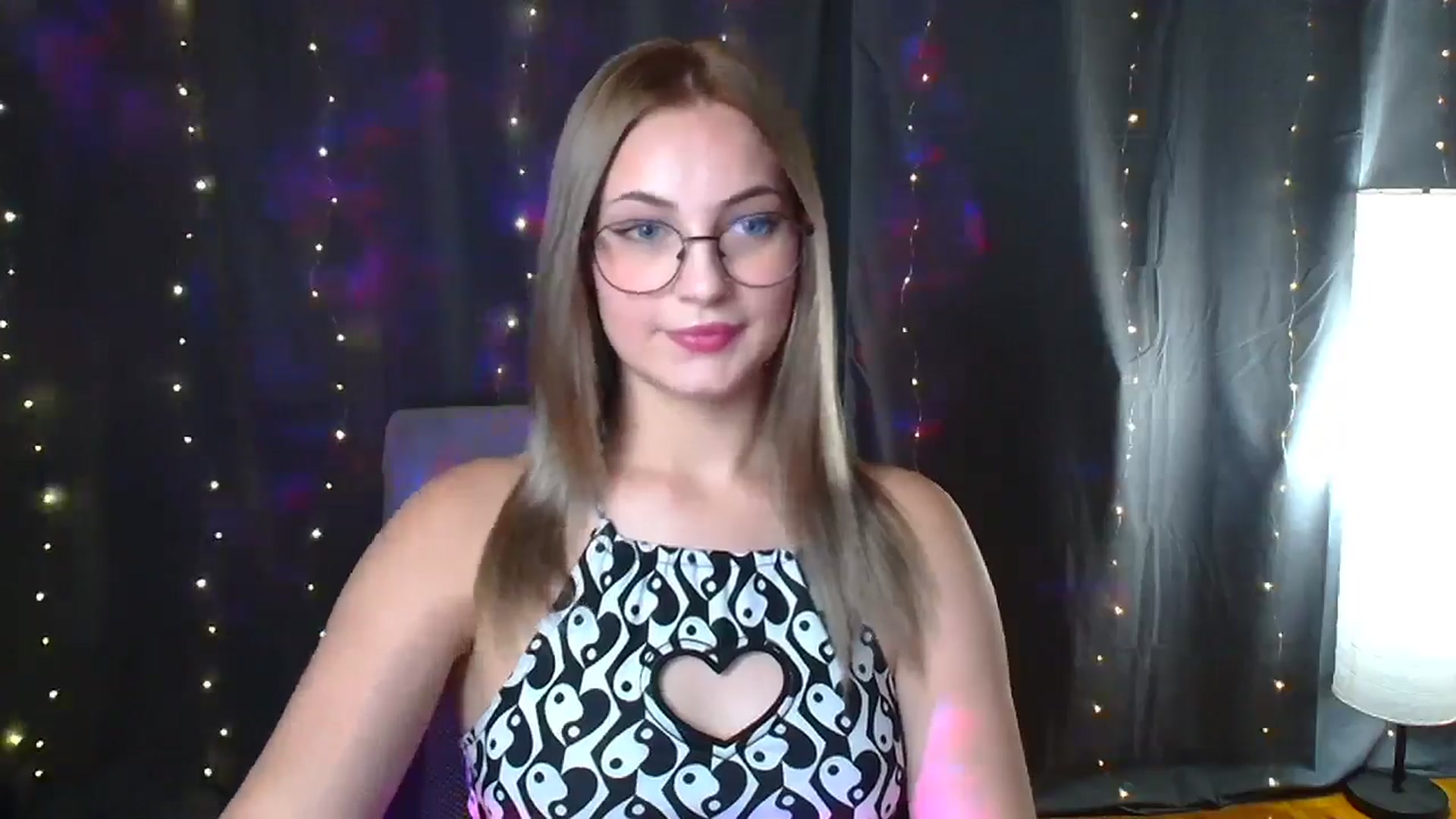 Gallery image thumbnail from Kissismimy's myfreecams stream on, 08/08/2024, 12:33 image 12 of 20