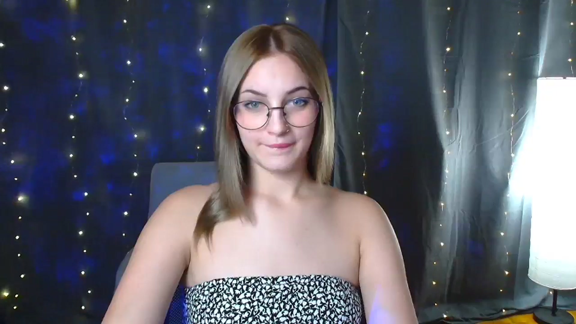 Gallery image thumbnail from Kissismimy's myfreecams stream on, 08/14/2024, 11:22 image 6 of 20
