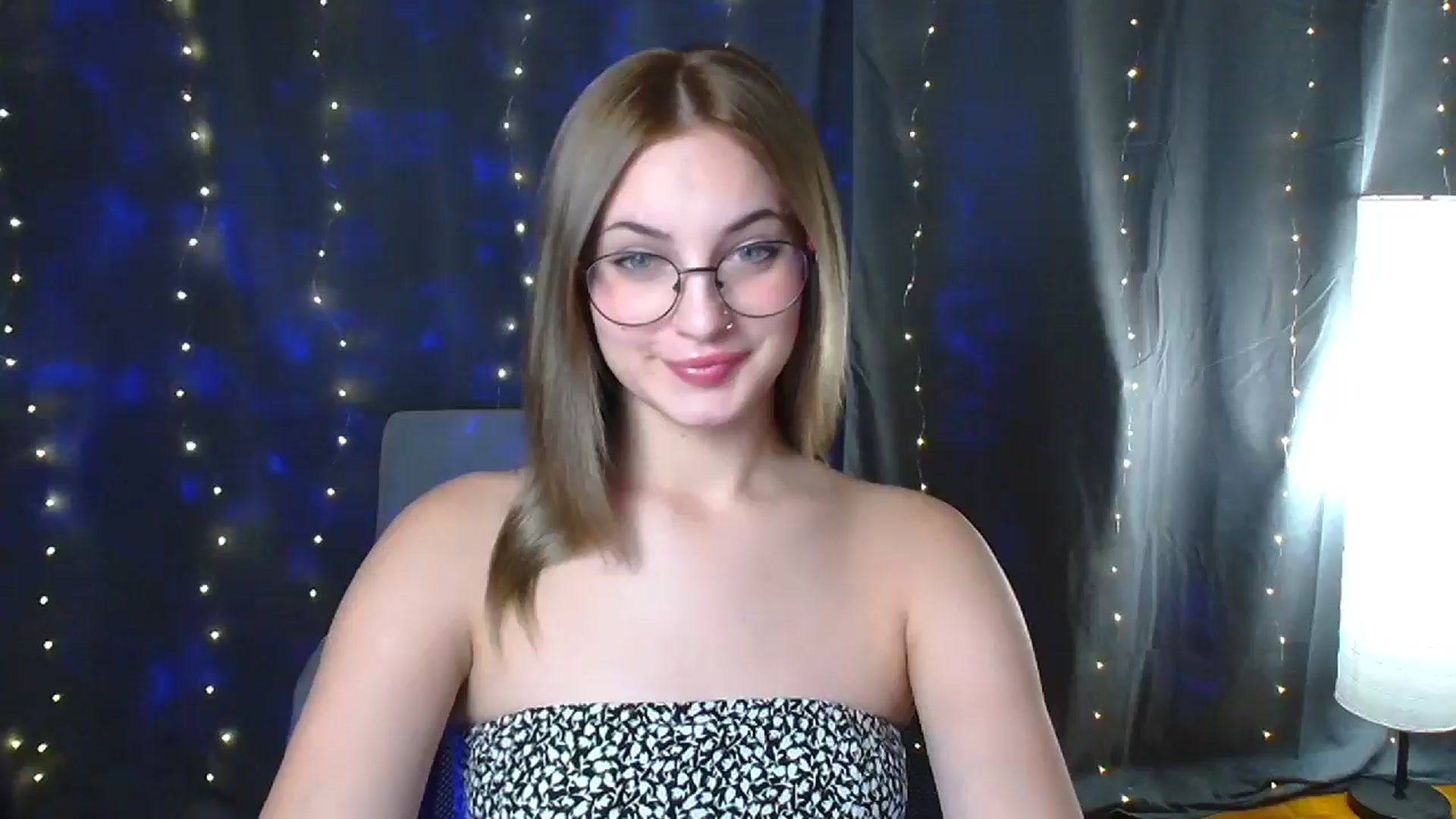 Gallery image thumbnail from Kissismimy's myfreecams stream on, 08/14/2024, 11:22 image 5 of 20
