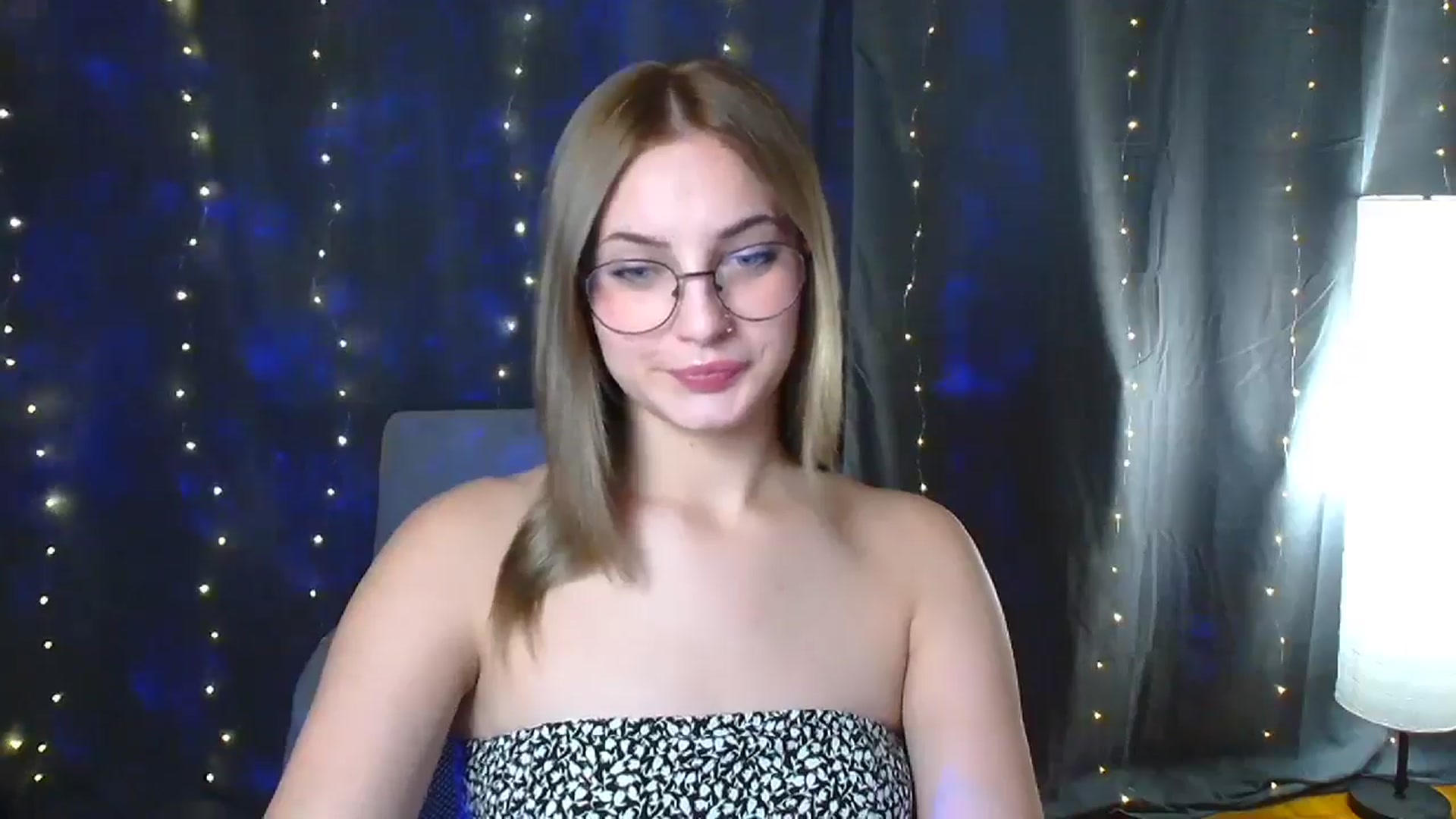 Gallery image thumbnail from Kissismimy's myfreecams stream on, 08/14/2024, 11:22 image 8 of 20