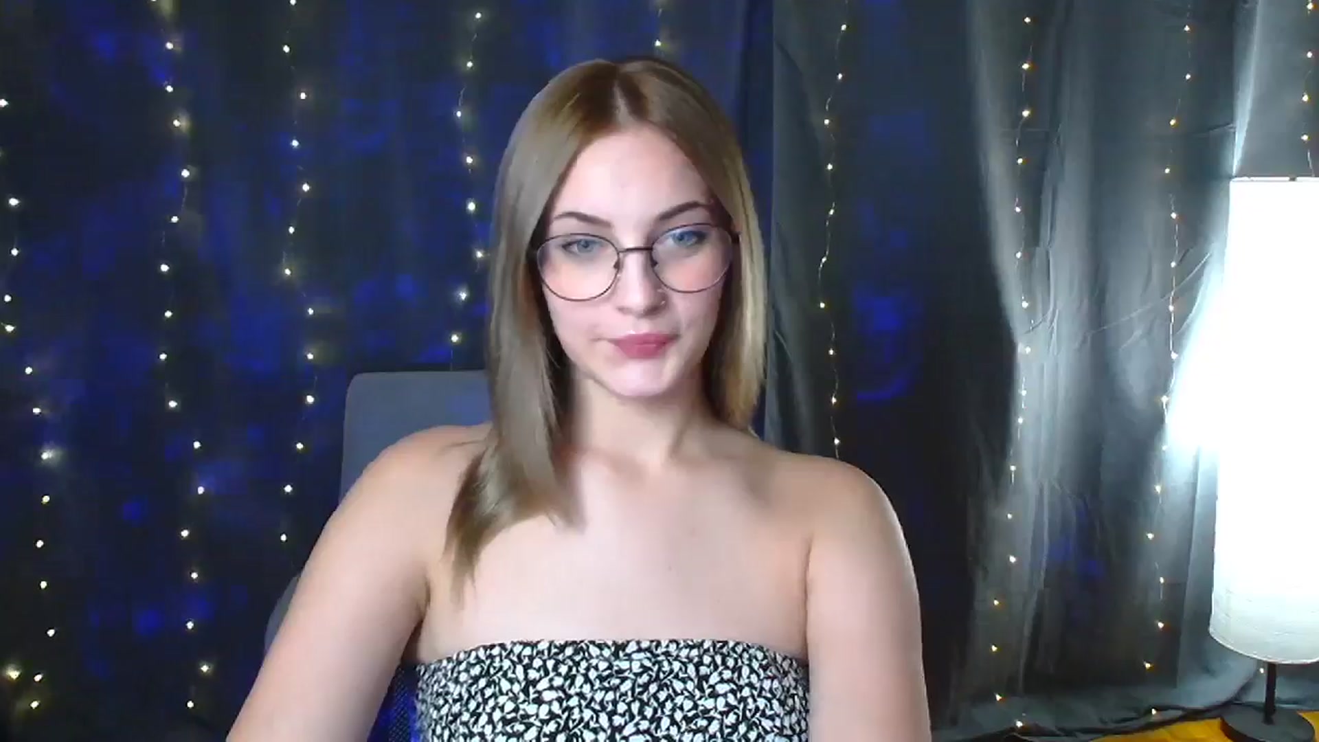 Gallery image thumbnail from Kissismimy's myfreecams stream on, 08/14/2024, 11:22 image 15 of 20