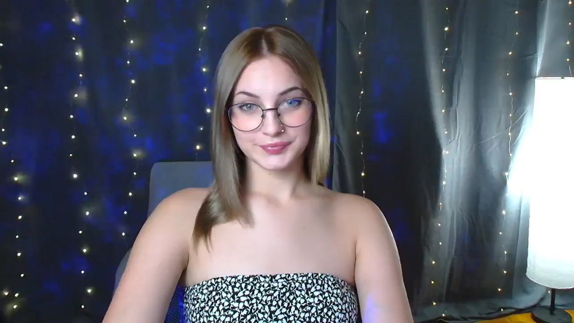 Gallery image thumbnail from Kissismimy's myfreecams stream on, 08/14/2024, 11:22 image 7 of 20