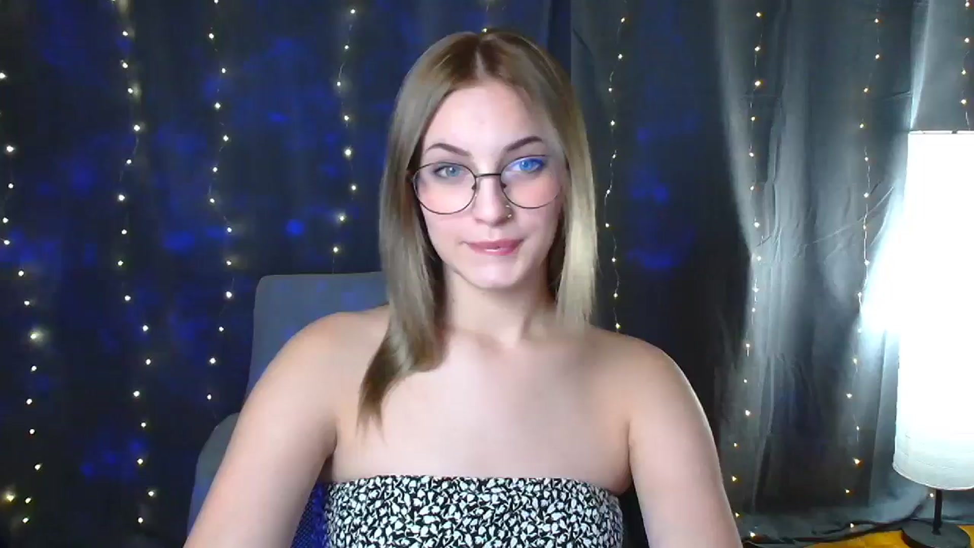 Gallery image thumbnail from Kissismimy's myfreecams stream on, 08/14/2024, 11:22 image 1 of 20