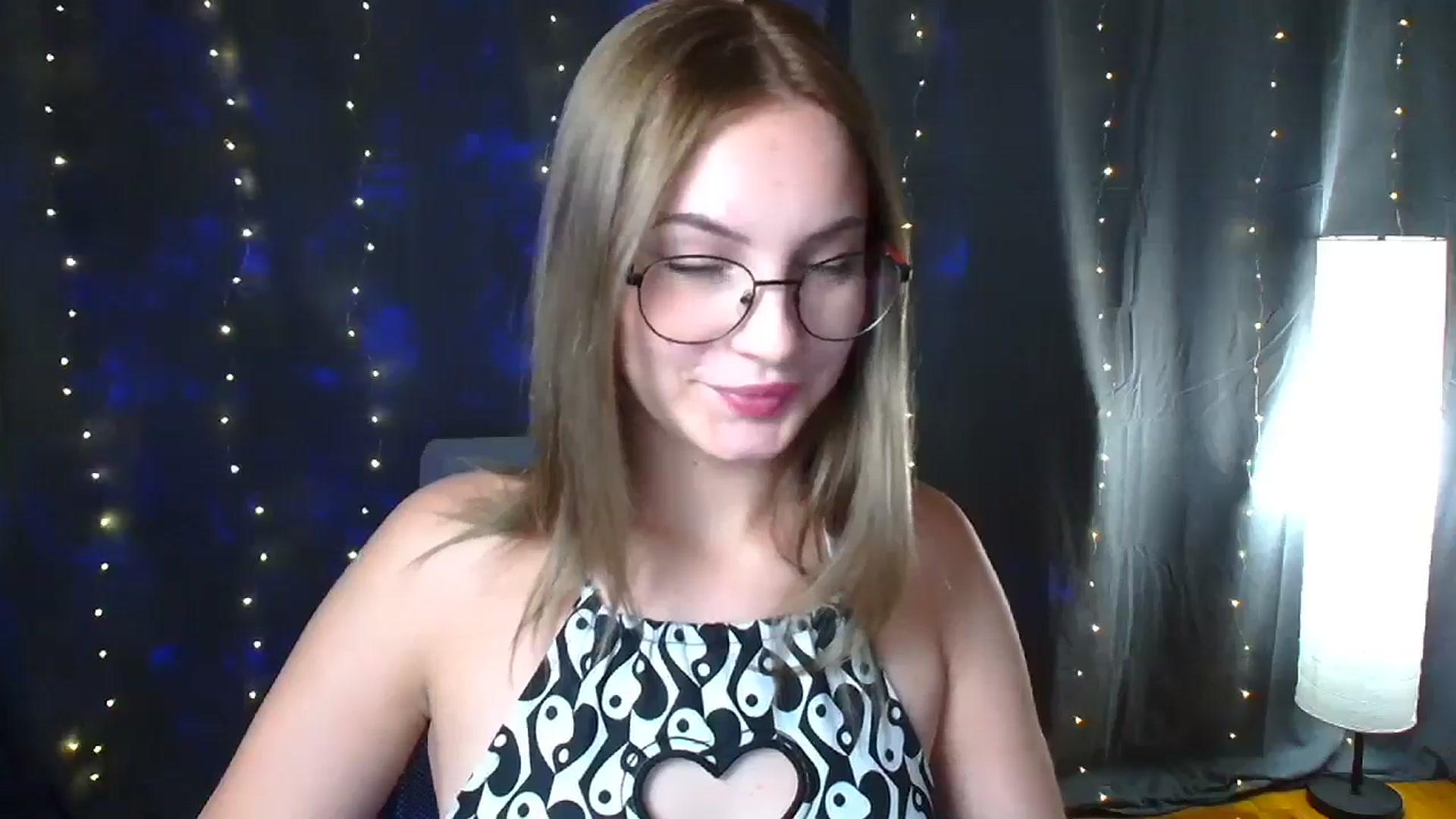 Gallery image thumbnail from Kissismimy's myfreecams stream on, 08/15/2024, 10:36 image 16 of 20
