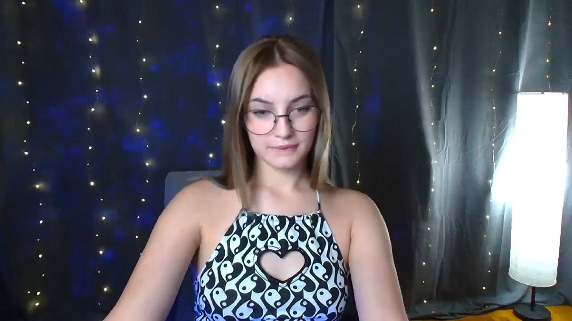 Gallery image thumbnail from Kissismimy's myfreecams stream on, 08/15/2024, 10:36 image 8 of 20