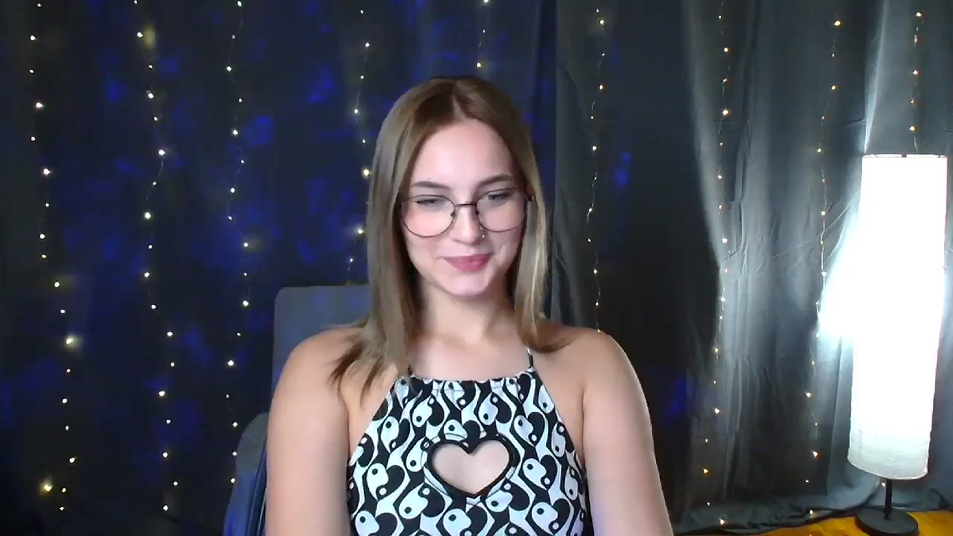 Gallery image thumbnail from Kissismimy's myfreecams stream on, 08/15/2024, 10:36 image 17 of 20