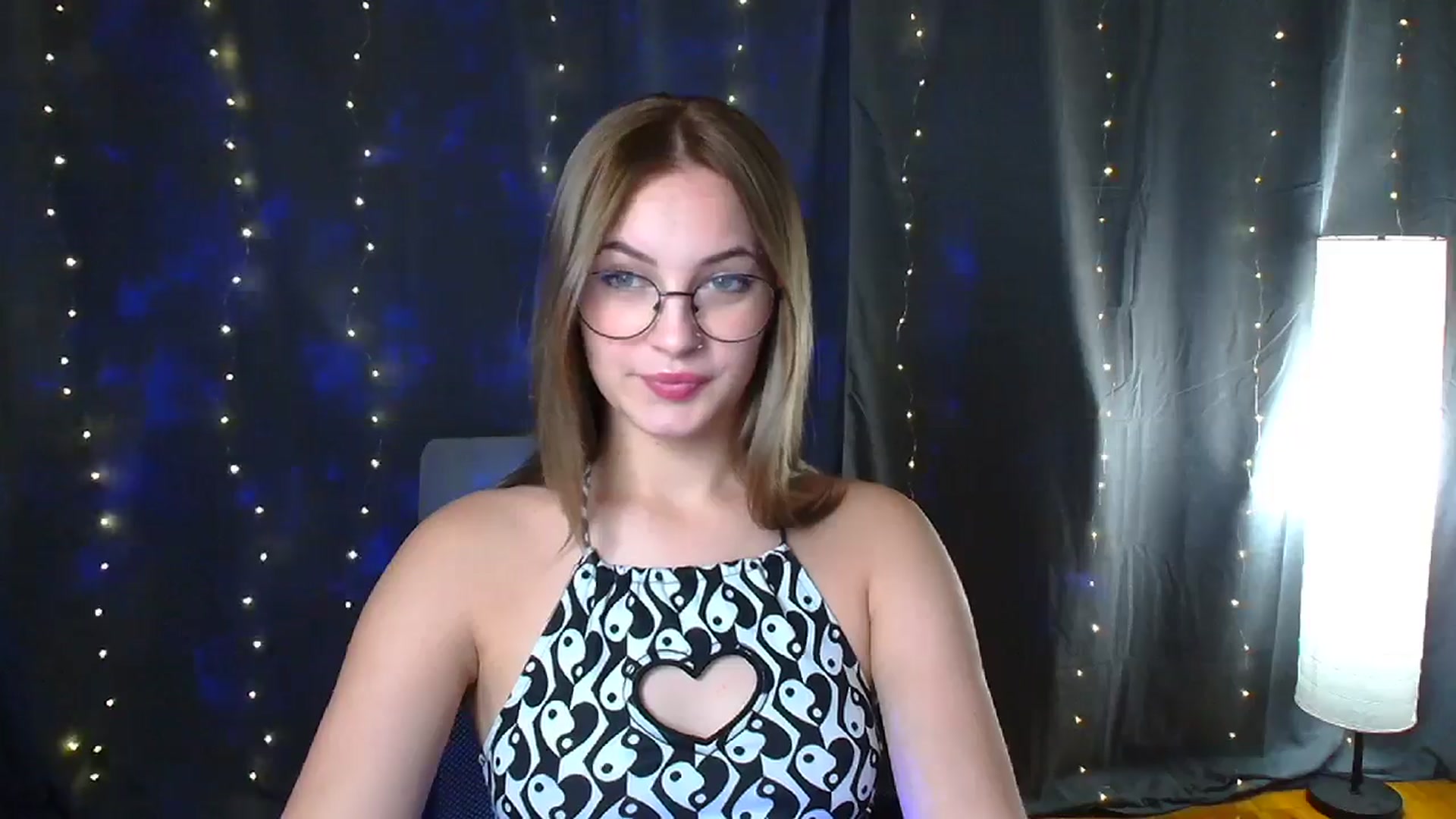 Gallery image thumbnail from Kissismimy's myfreecams stream on, 08/15/2024, 10:36 image 13 of 20