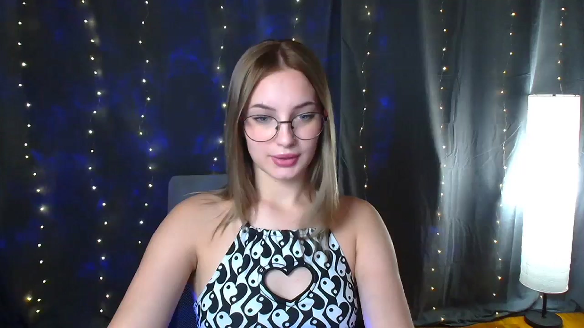 Gallery image thumbnail from Kissismimy's myfreecams stream on, 08/15/2024, 10:36 image 15 of 20