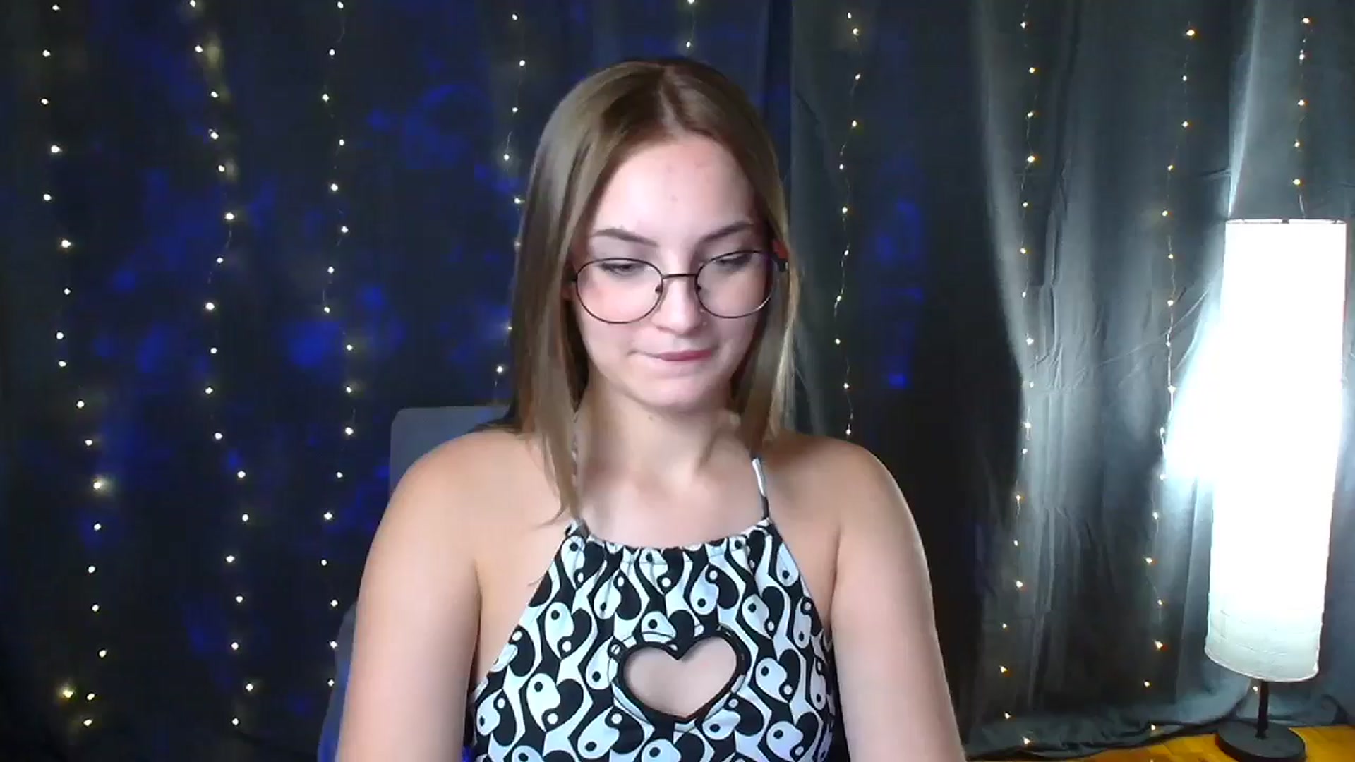 Gallery image thumbnail from Kissismimy's myfreecams stream on, 08/15/2024, 10:36 image 10 of 20