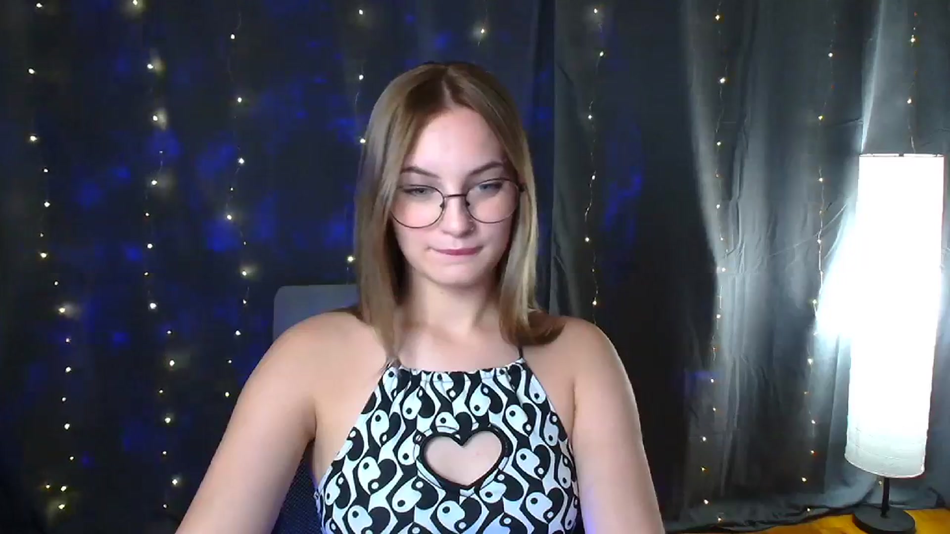Gallery image thumbnail from Kissismimy's myfreecams stream on, 08/15/2024, 10:36 image 14 of 20