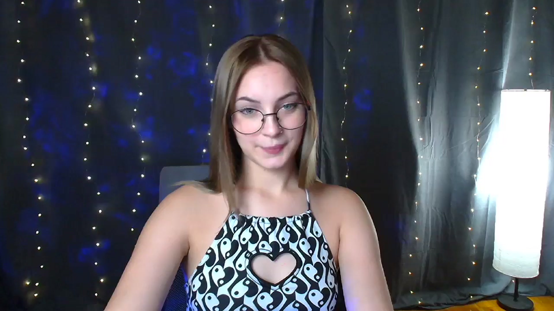 Gallery image thumbnail from Kissismimy's myfreecams stream on, 08/15/2024, 10:36 image 9 of 20