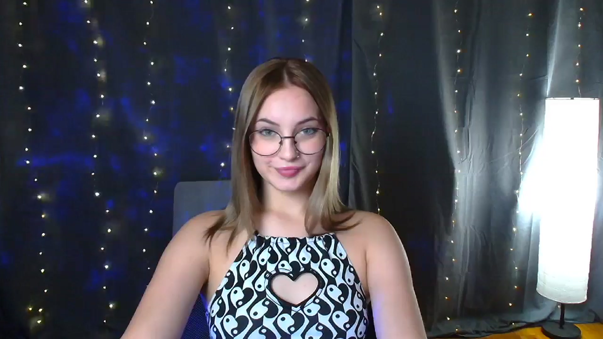 Gallery image thumbnail from Kissismimy's myfreecams stream on, 08/15/2024, 10:36 image 19 of 20