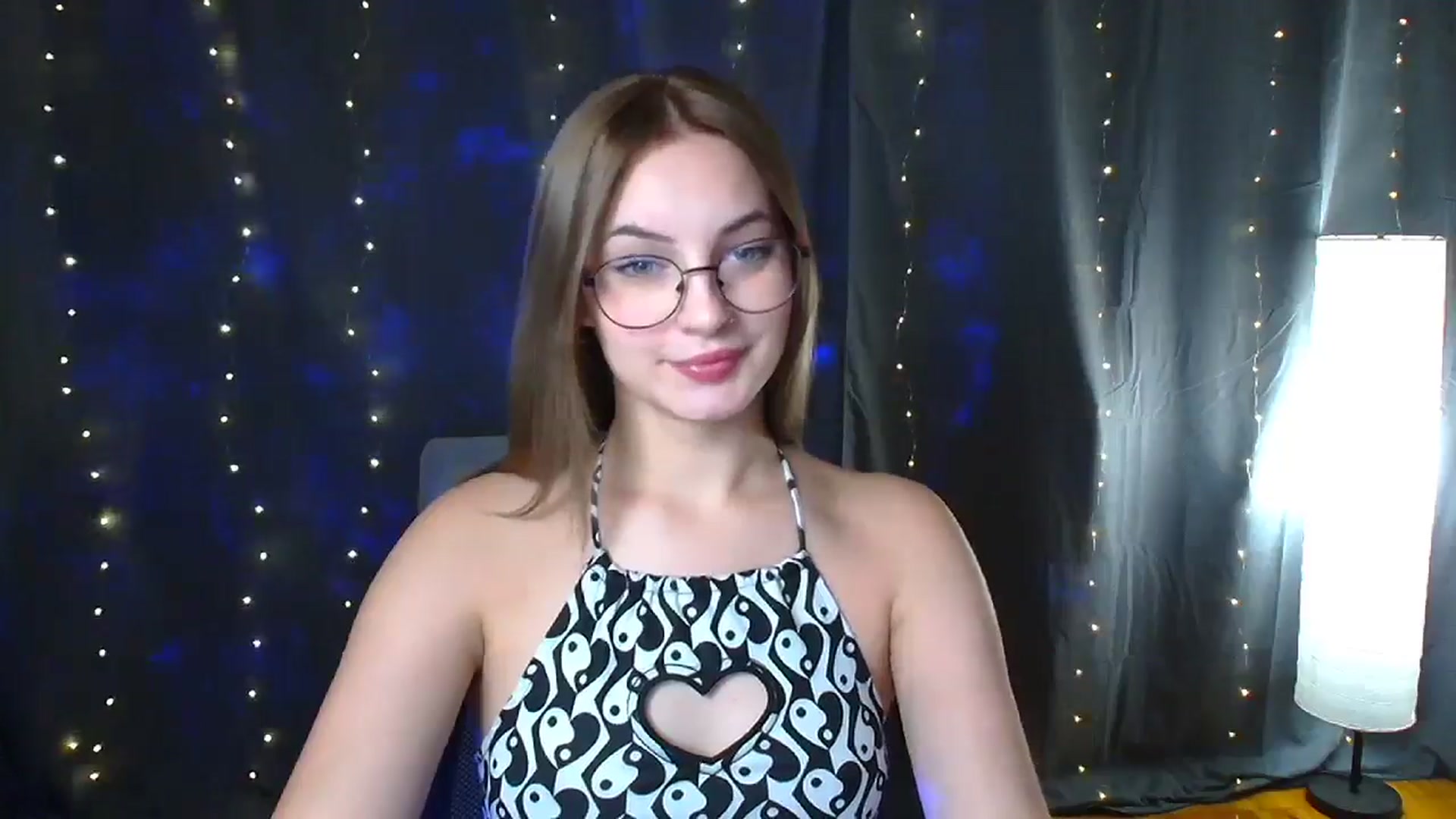 Gallery image thumbnail from Kissismimy's myfreecams stream on, 08/15/2024, 10:36 image 4 of 20