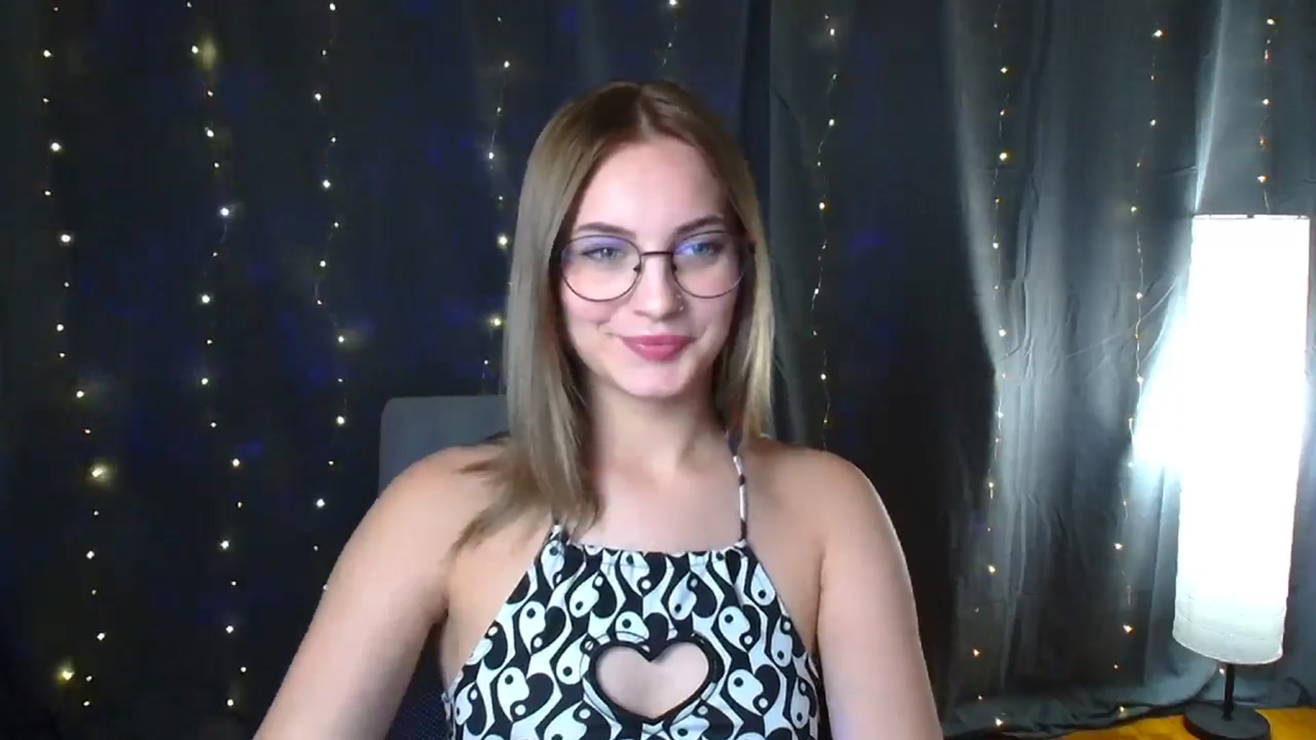 Gallery image thumbnail from Kissismimy's myfreecams stream on, 08/15/2024, 11:31 image 10 of 20