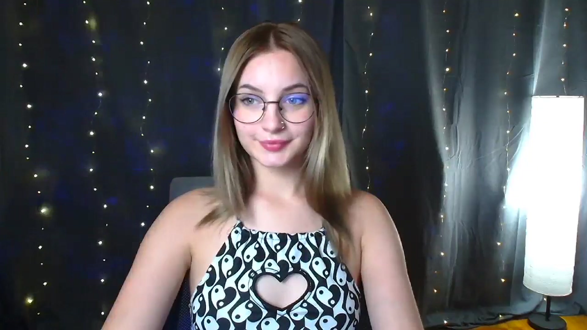 Gallery image thumbnail from Kissismimy's myfreecams stream on, 08/15/2024, 11:31 image 5 of 20