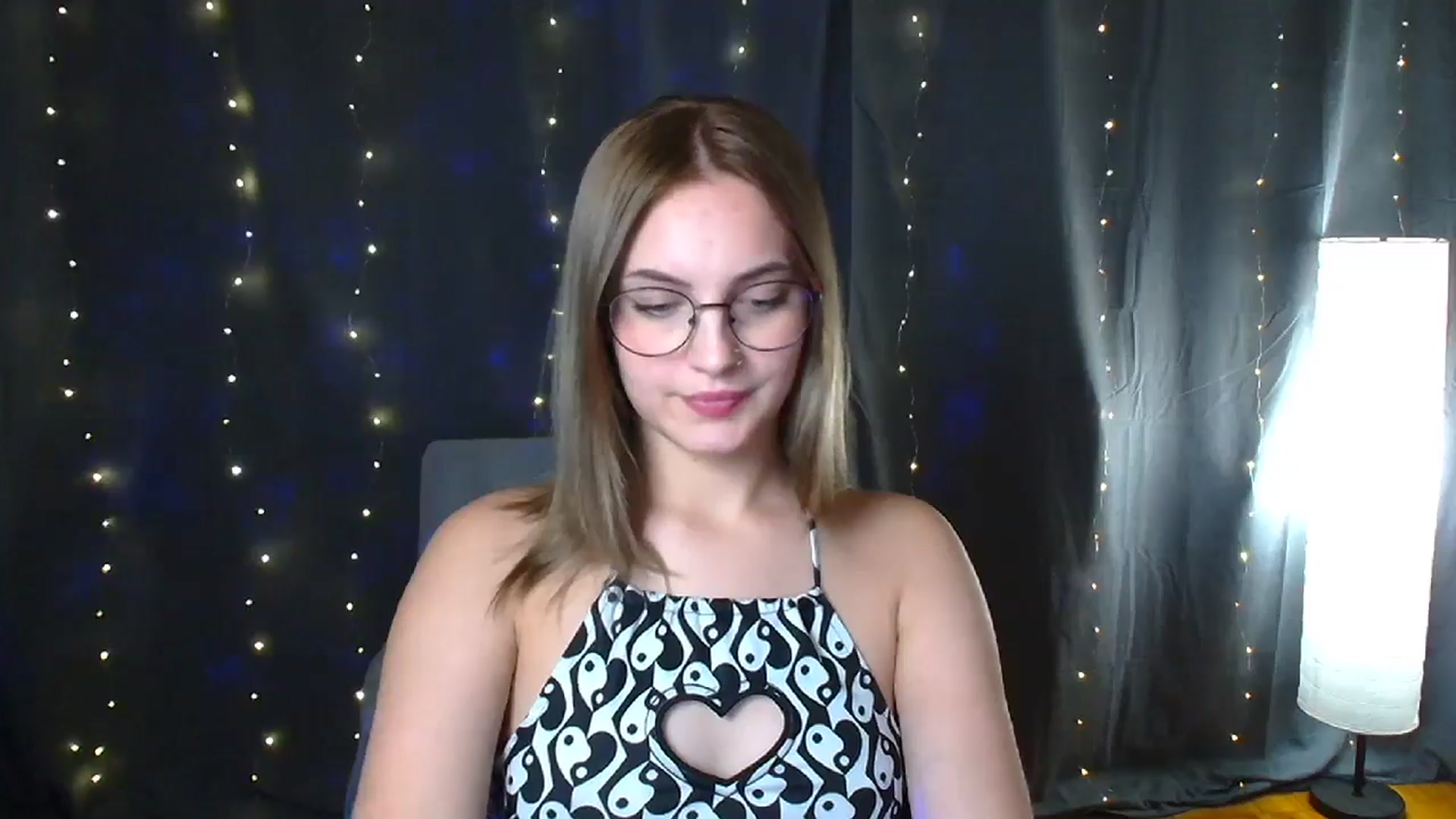 Gallery image thumbnail from Kissismimy's myfreecams stream on, 08/15/2024, 11:31 image 17 of 20