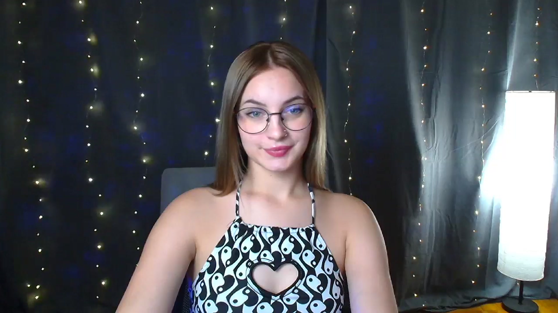 Gallery image thumbnail from Kissismimy's myfreecams stream on, 08/15/2024, 11:31 image 4 of 20