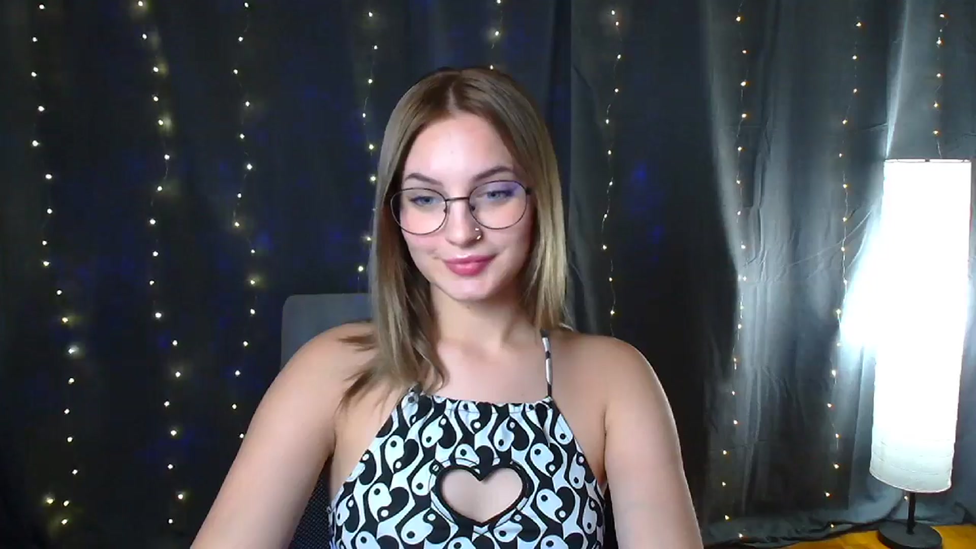 Gallery image thumbnail from Kissismimy's myfreecams stream on, 08/15/2024, 11:31 image 11 of 20