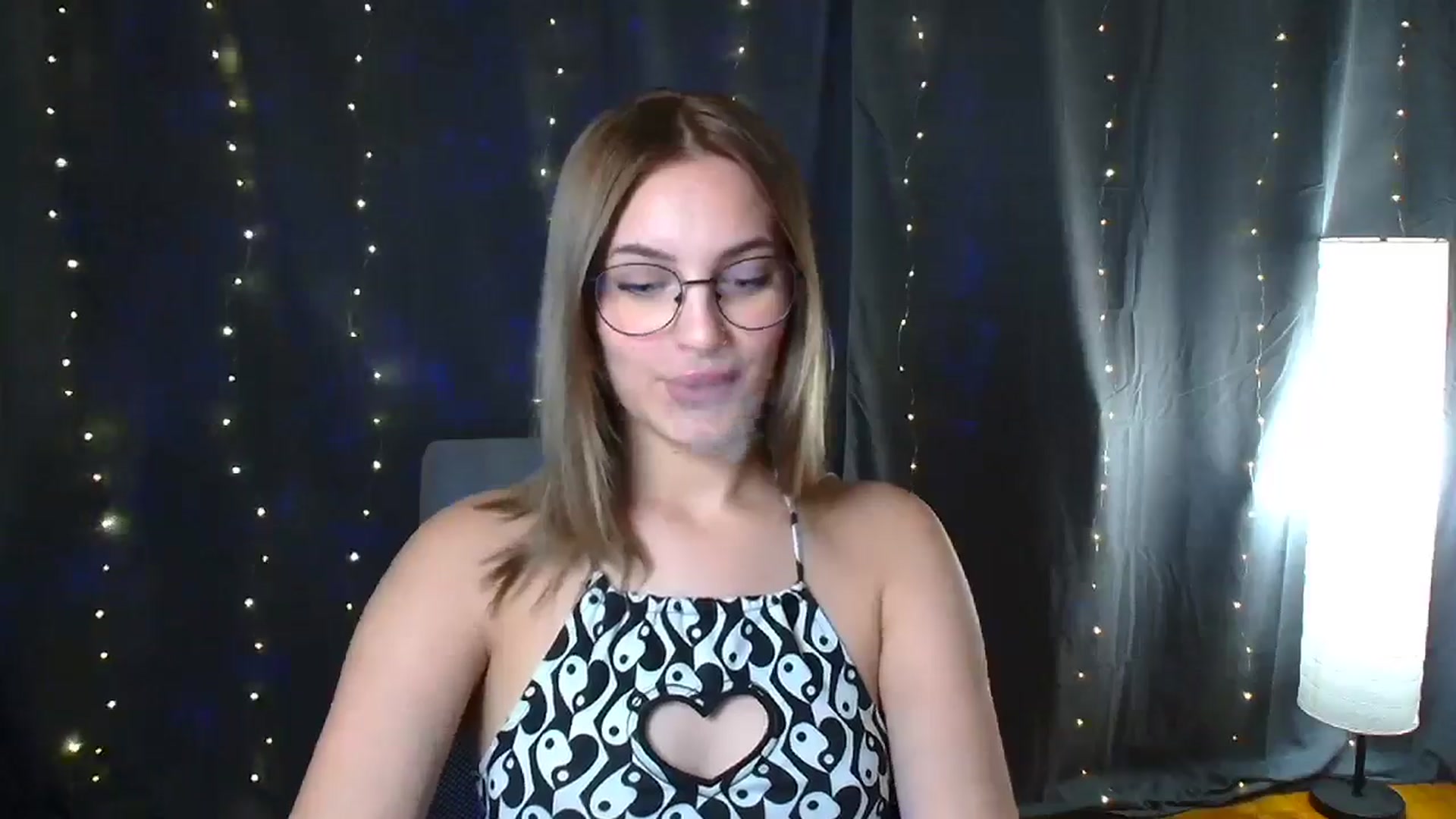Gallery image thumbnail from Kissismimy's myfreecams stream on, 08/15/2024, 11:31 image 14 of 20