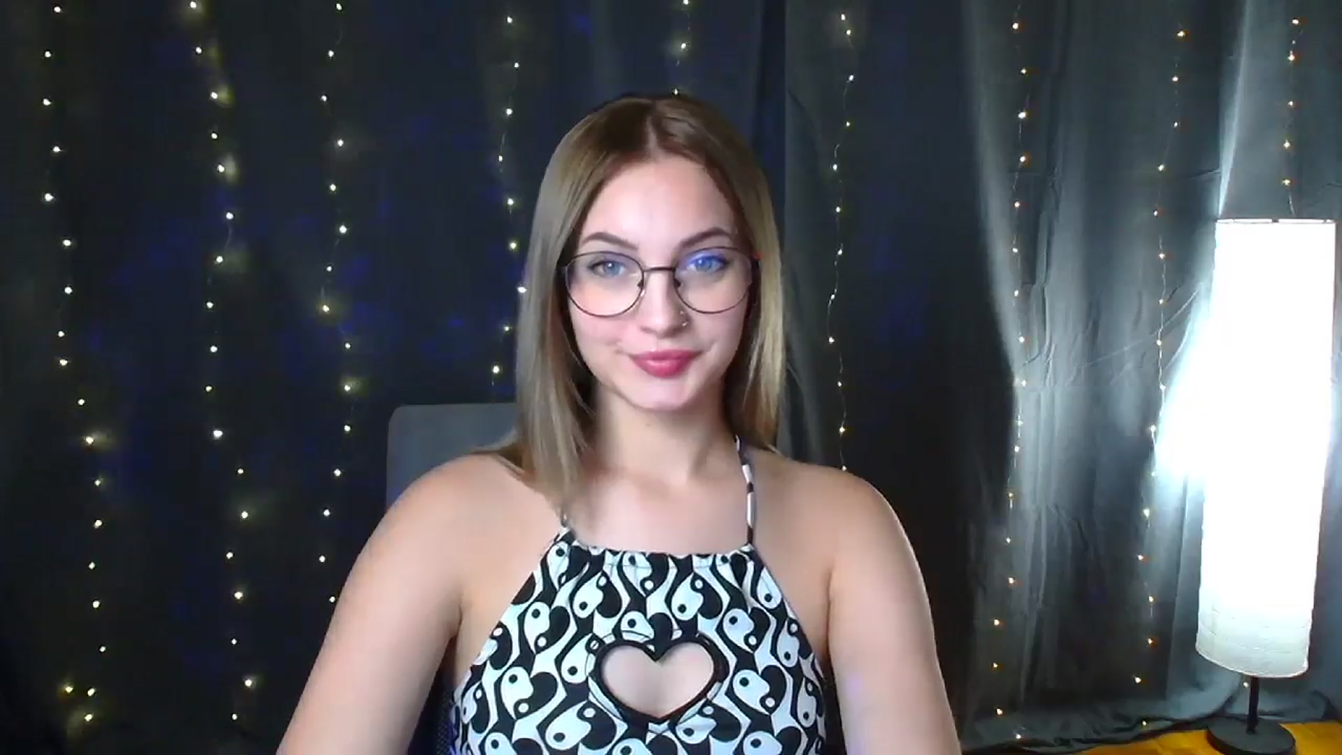 Gallery image thumbnail from Kissismimy's myfreecams stream on, 08/15/2024, 11:31 image 3 of 20