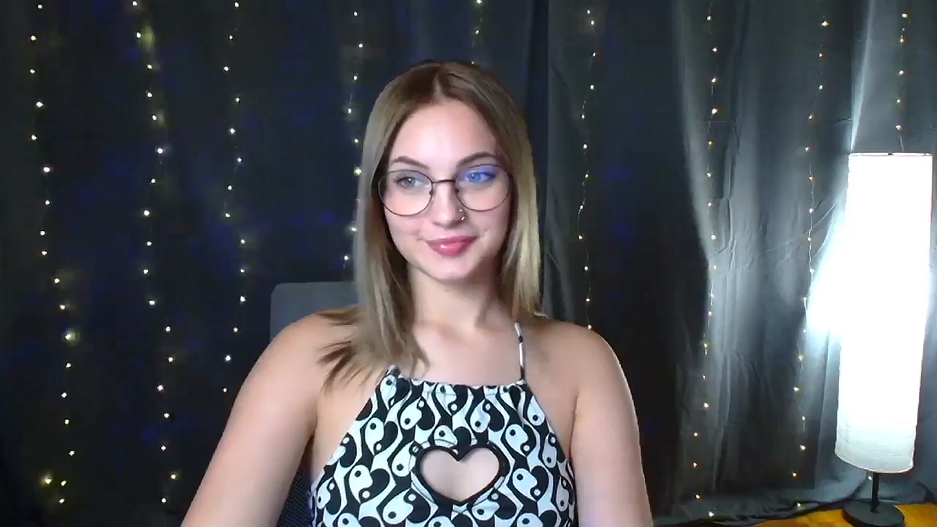 Gallery image thumbnail from Kissismimy's myfreecams stream on, 08/15/2024, 11:31 image 15 of 20