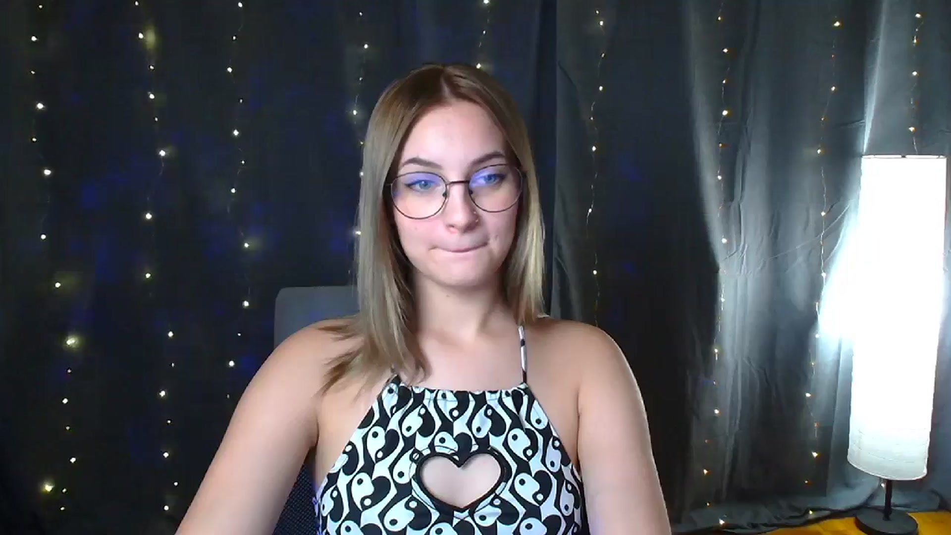 Gallery image thumbnail from Kissismimy's myfreecams stream on, 08/15/2024, 11:31 image 13 of 20