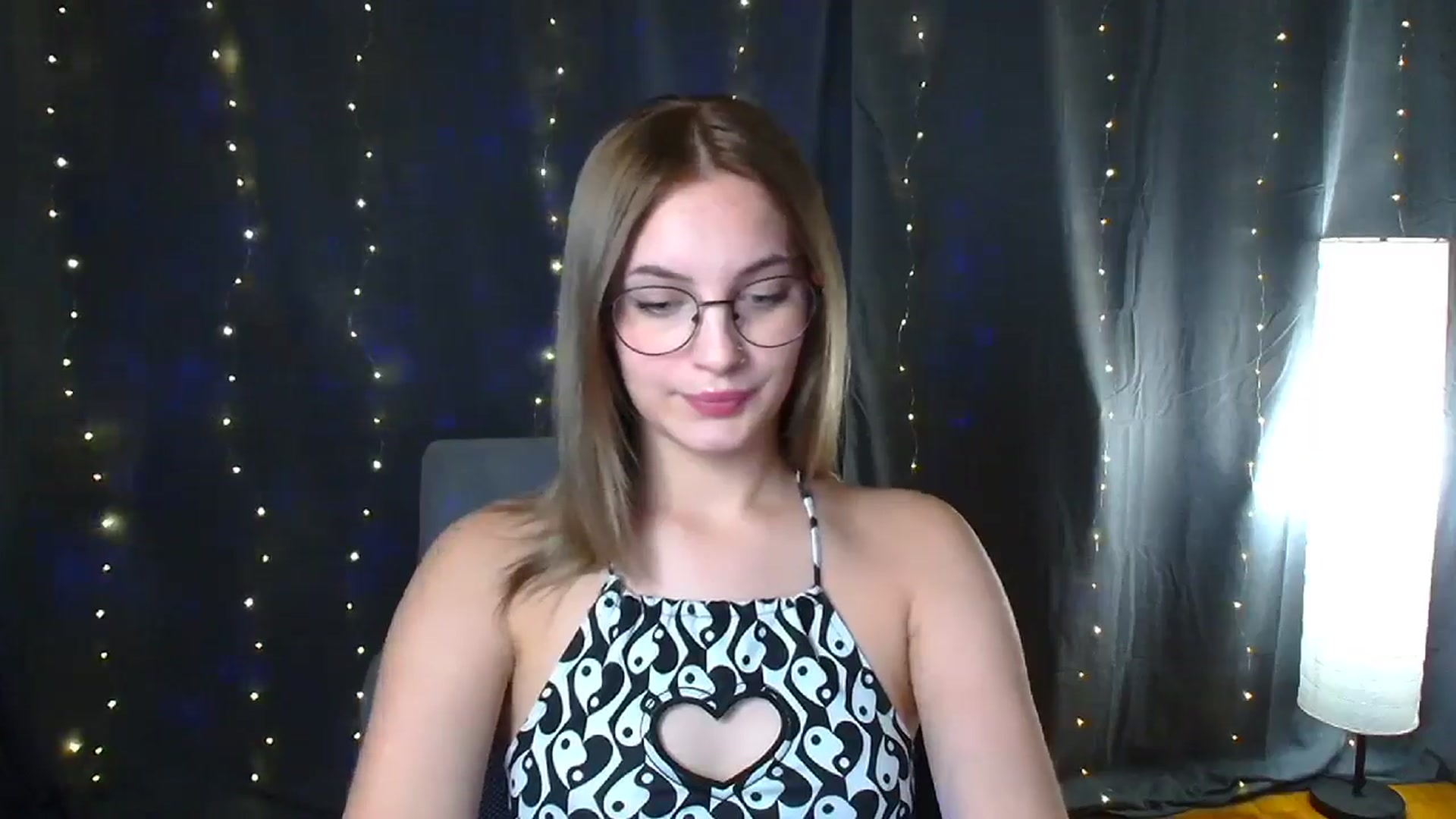 Gallery image thumbnail from Kissismimy's myfreecams stream on, 08/15/2024, 11:31 image 9 of 20